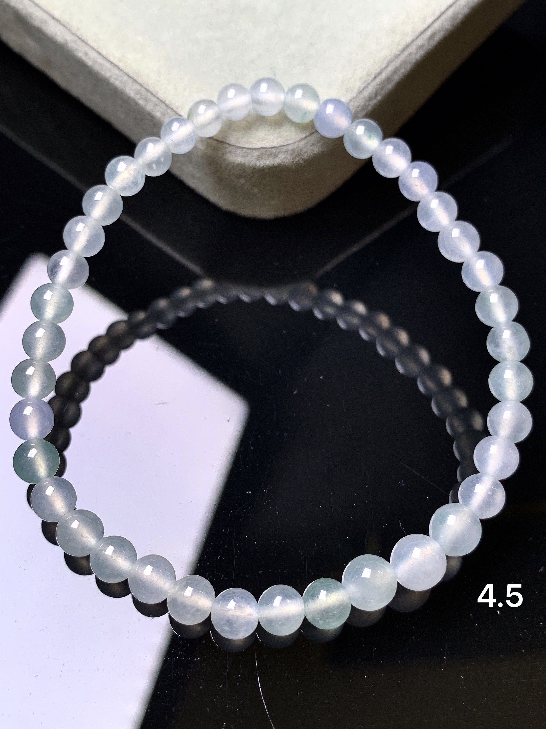 冰种圆珠手链 玉质细腻 色泽艳丽清新 整体尺寸4.5