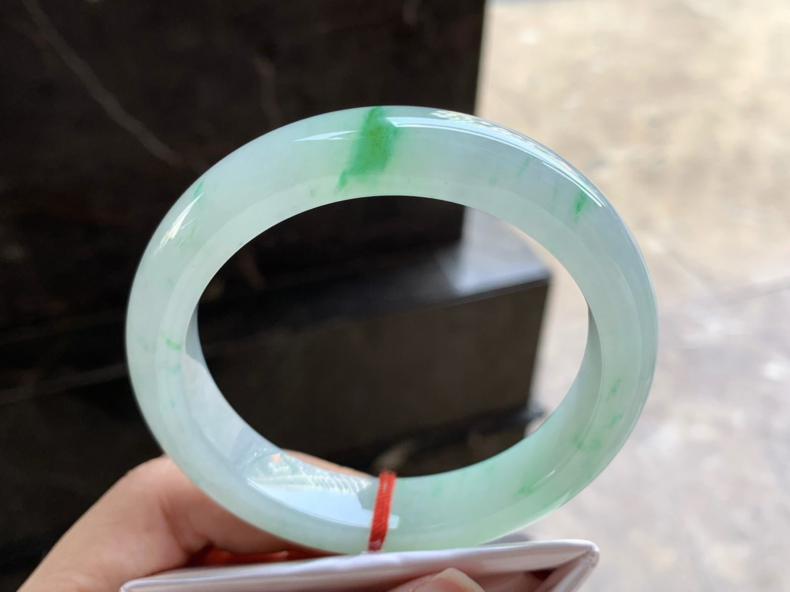 58-12.8-9.1

带色手镯^_^清新细腻 水润