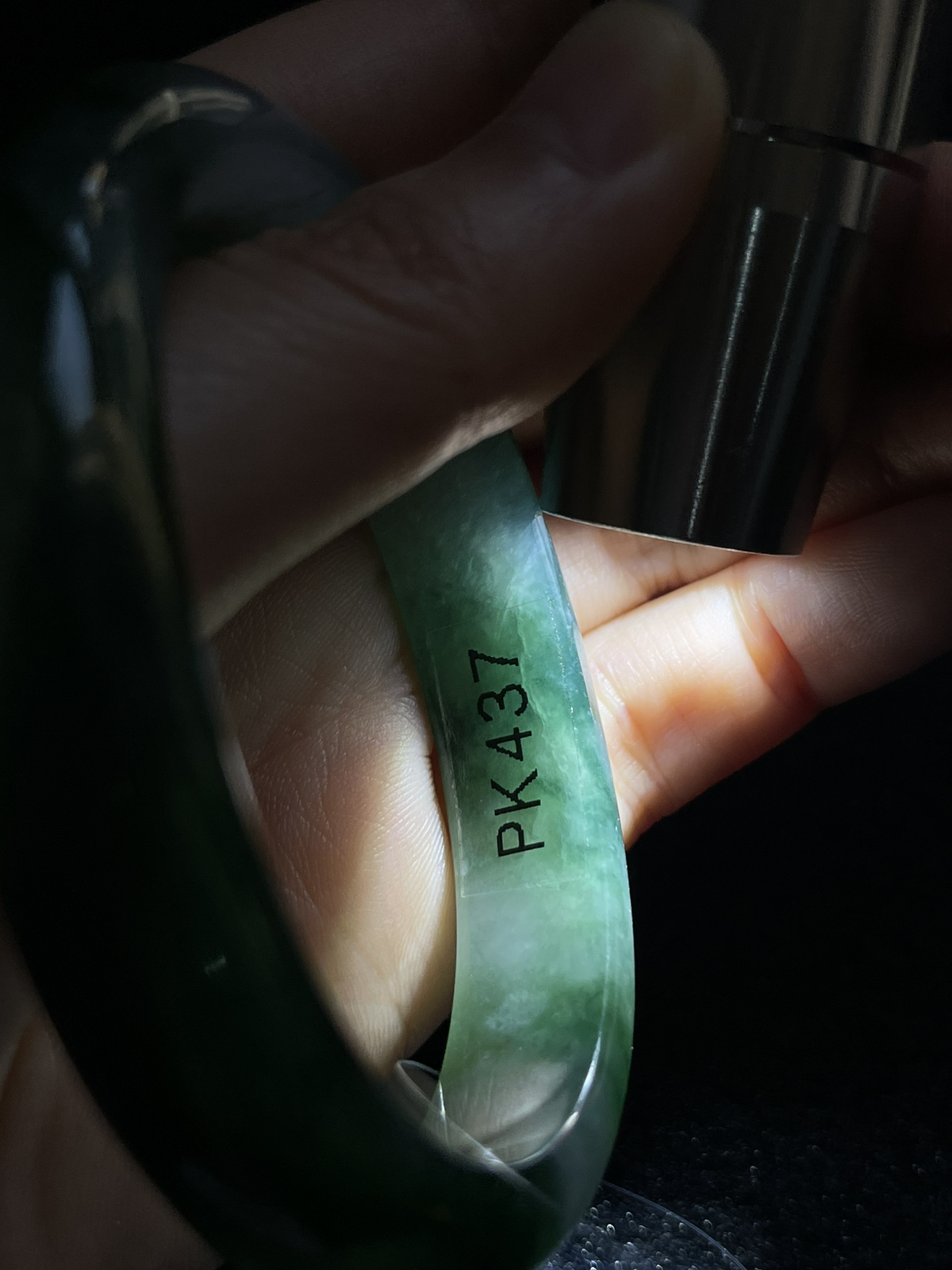 贵妃镯54.3圈口，翡翠冰糯种飘绿手镯