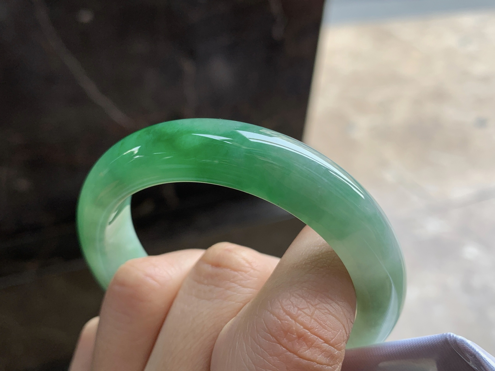 51-12.3-8.5

浓绿色手镯^_^颜色鲜艳 玉质温润