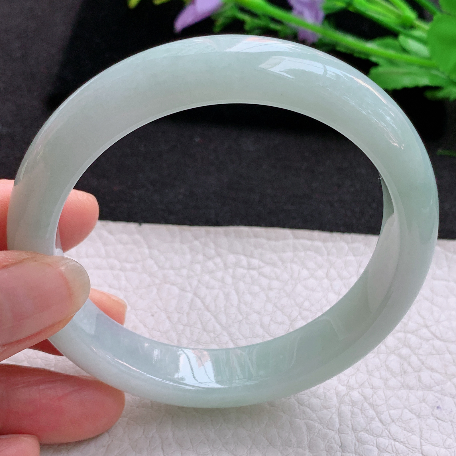 p大圈口61*13.3*8.8平安镯 天然缅甸翡翠A货胶感浅绿水润宽边玉手环