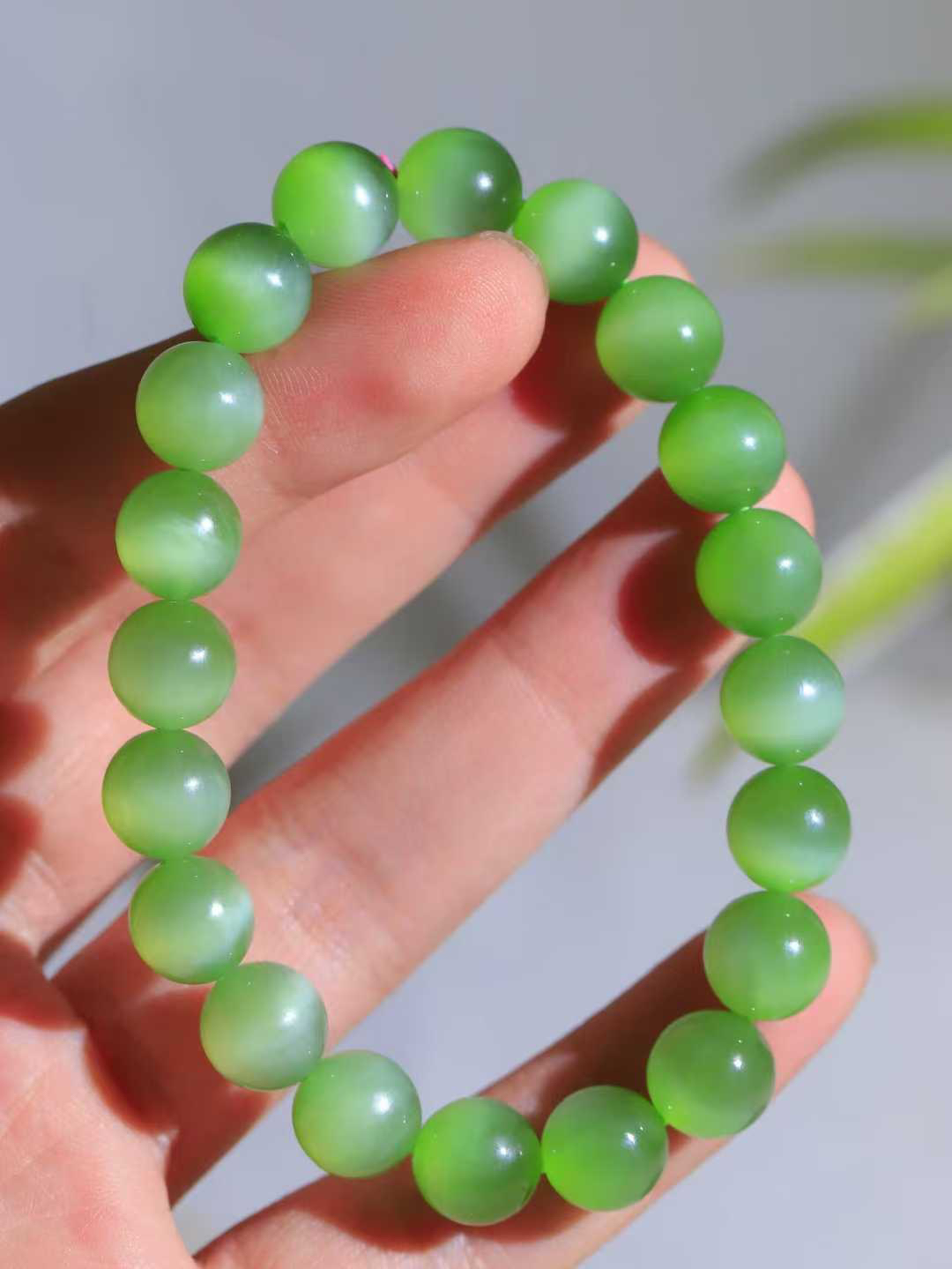 【珠圆玉润.手串】

收藏级️和田玉碧玉猫眼珠圆玉润手串 玉质温润细腻  整串打磨圆润，佩戴舒适。珠珠落玉盘，间关莺语花底滑，一生美好时光，无论身在何处，都有它相伴相守。事事顺遂，幸福美满，吉祥如意。重34.8克 尺寸取一10.3mm FDL-16141200
​