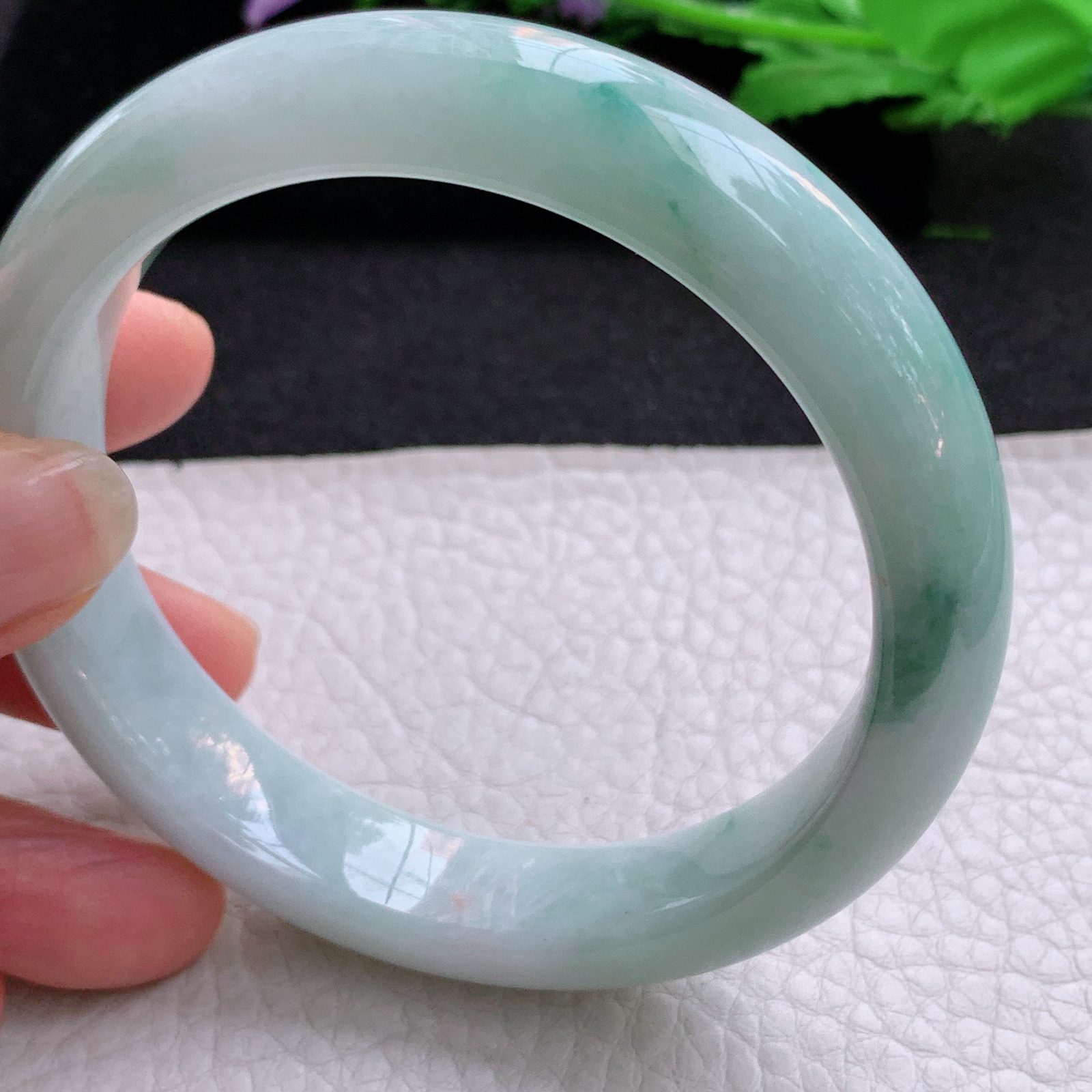 p大圈口60.5*13.5*9平安镯 天然缅甸翡翠A货胶感飘花水润宽边玉手环