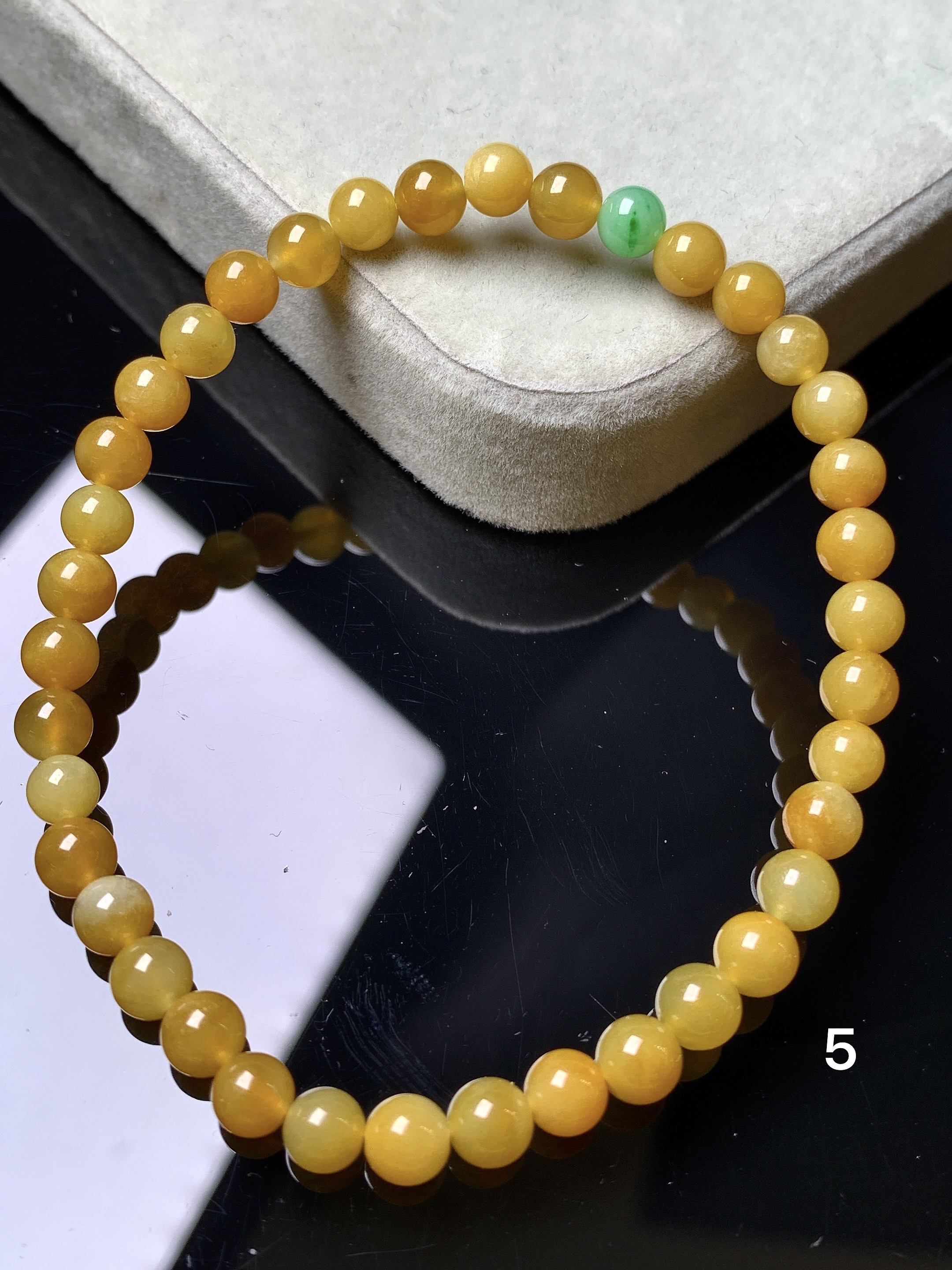 黄翡圆珠手链 玉质细腻 色泽艳丽清新 整体尺寸5