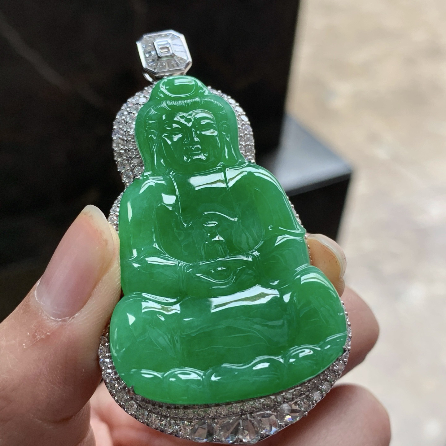 金钻镶嵌辣绿色观音^_^鲜艳 好看