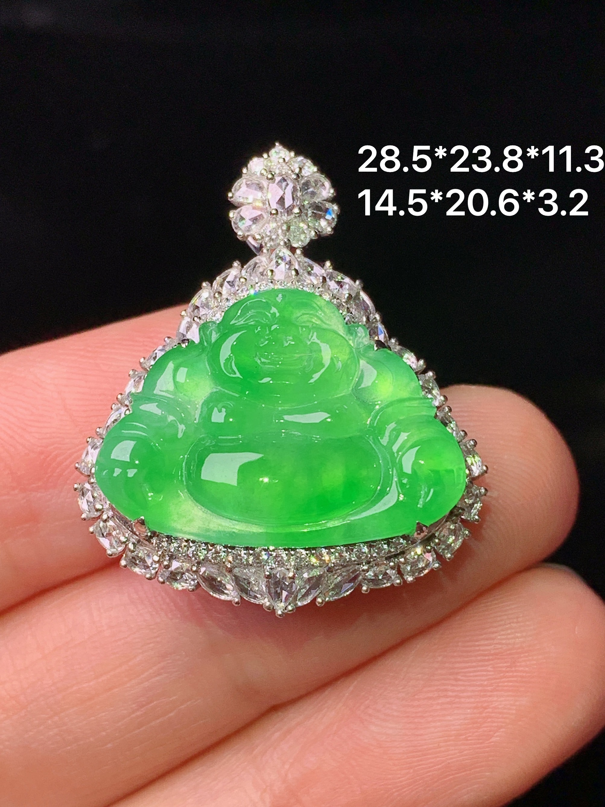 18k金钻镶嵌满绿佛公吊坠 玉质细腻 色泽艳丽清新 水润亮眼 整体尺寸28.5*23.8*11.3