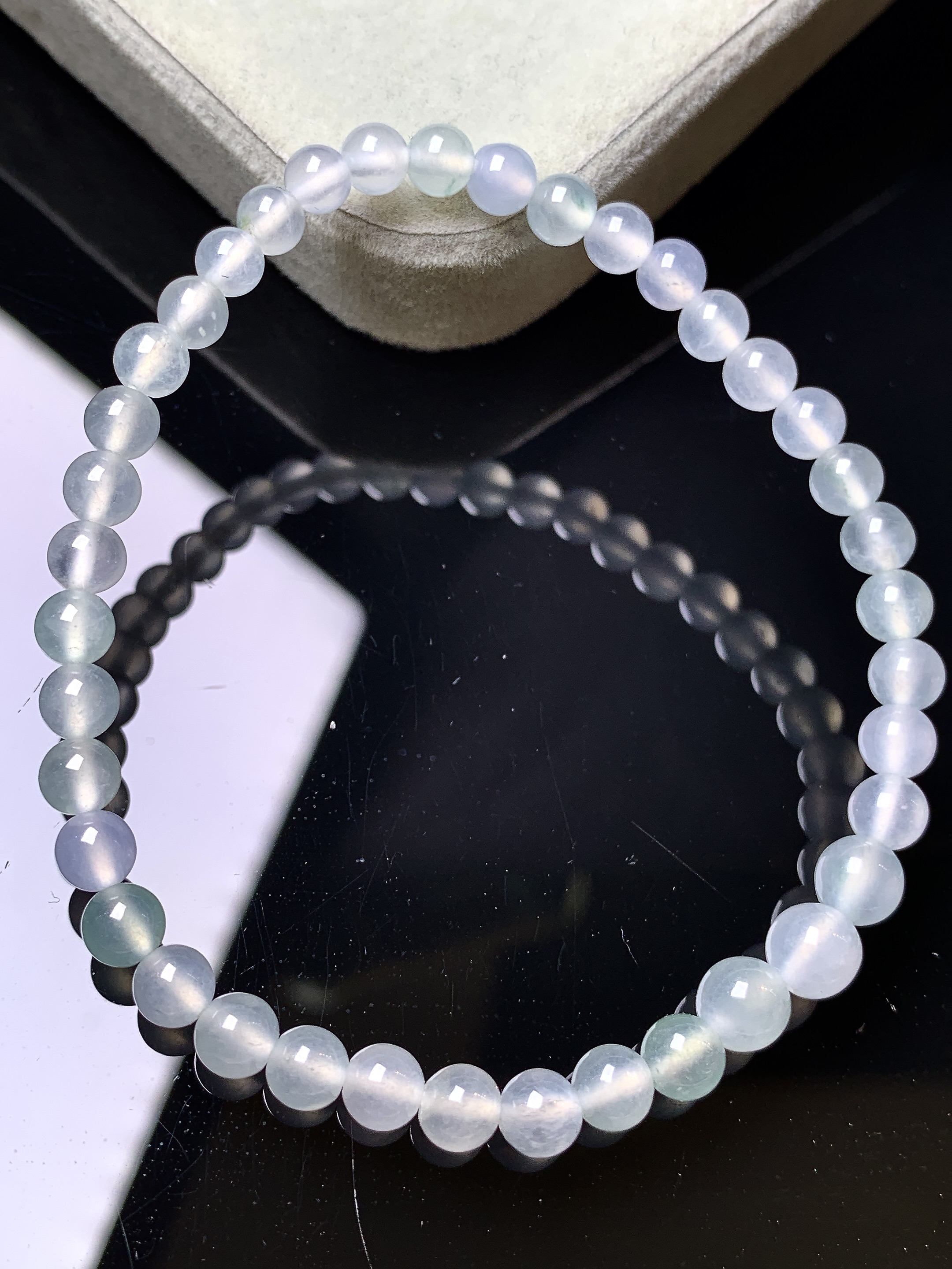 冰种圆珠手链 玉质细腻 色泽艳丽清新 整体尺寸4.5