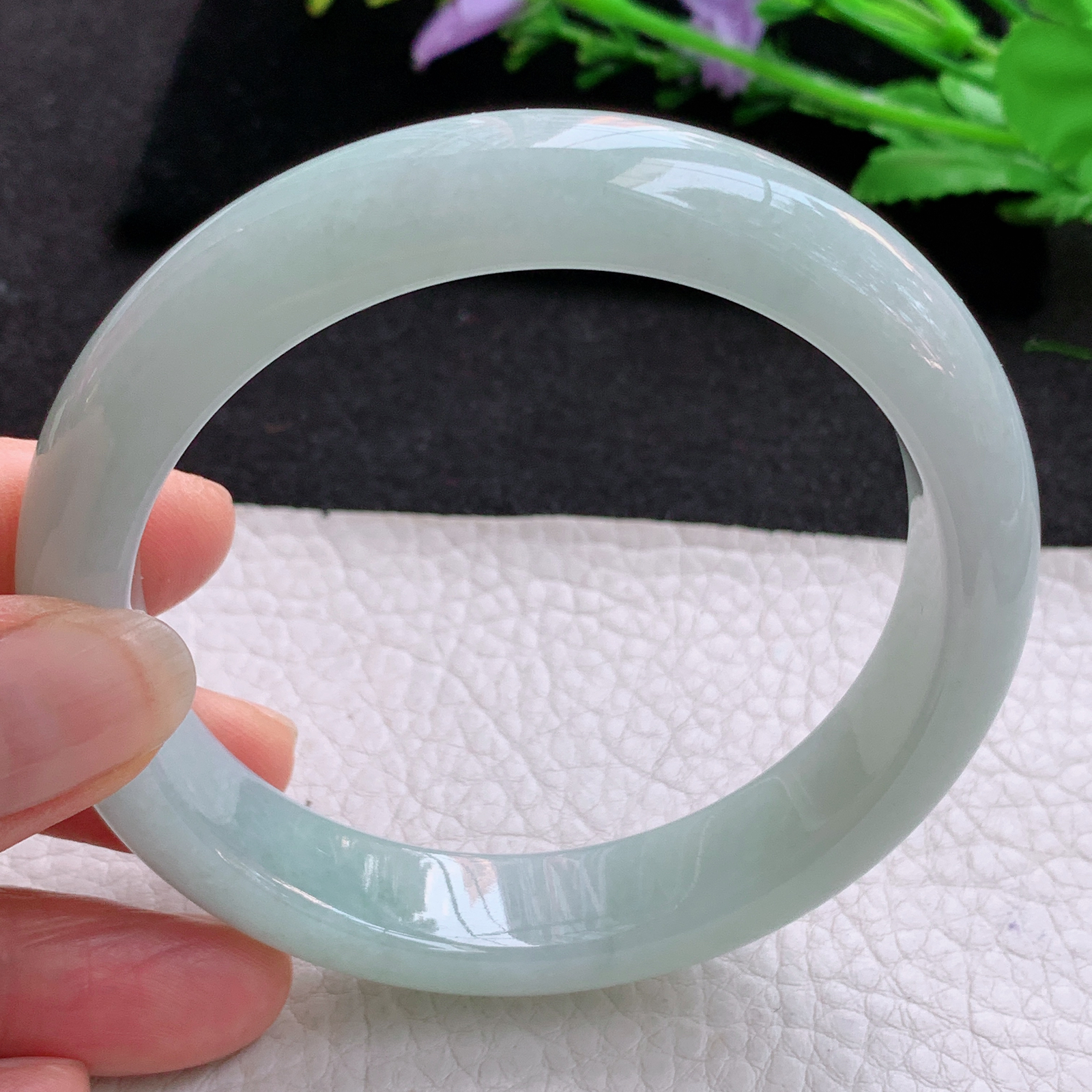 p大圈口61*13.3*8.8平安镯 天然缅甸翡翠A货胶感浅绿水润宽边玉手环