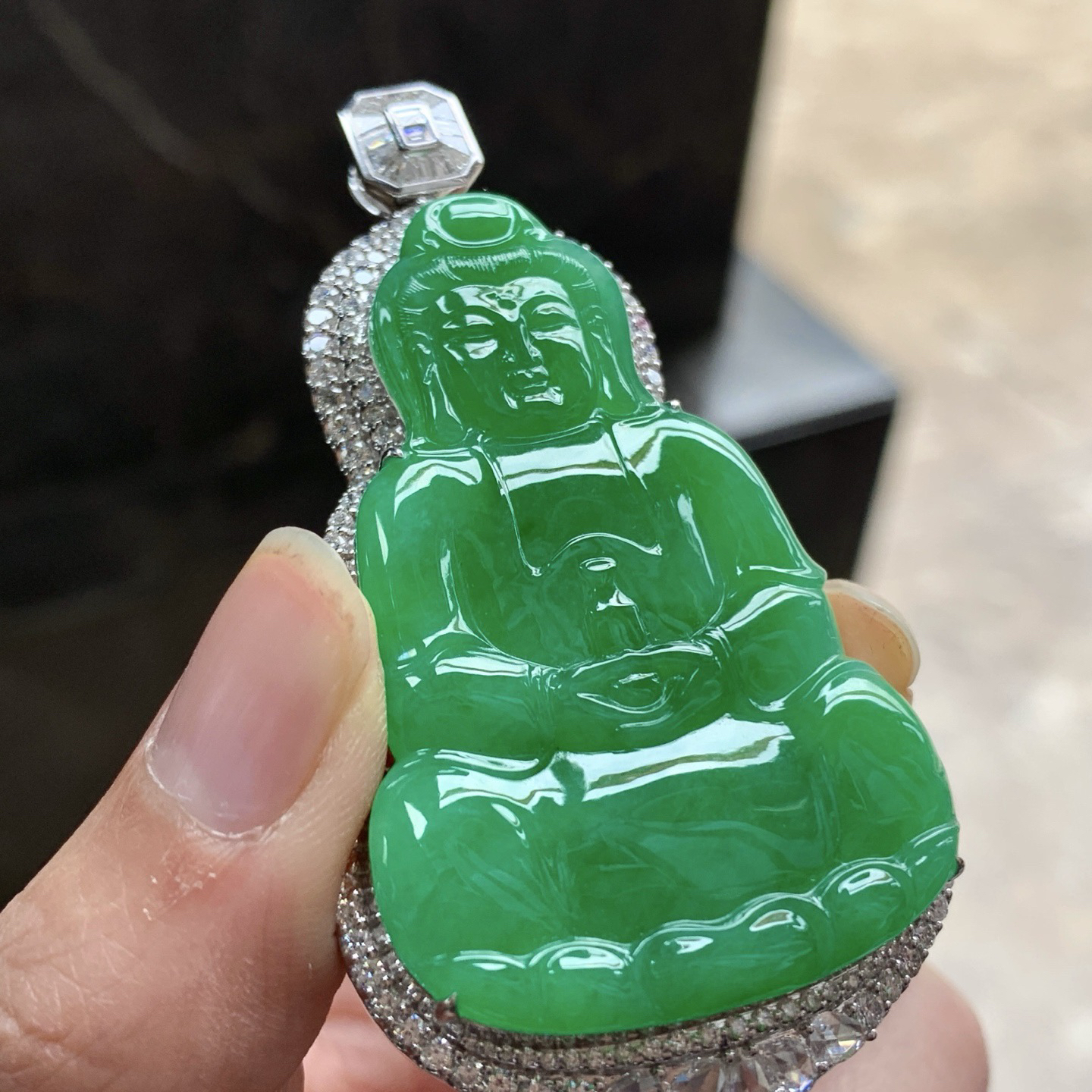 金钻镶嵌辣绿色观音^_^鲜艳 好看