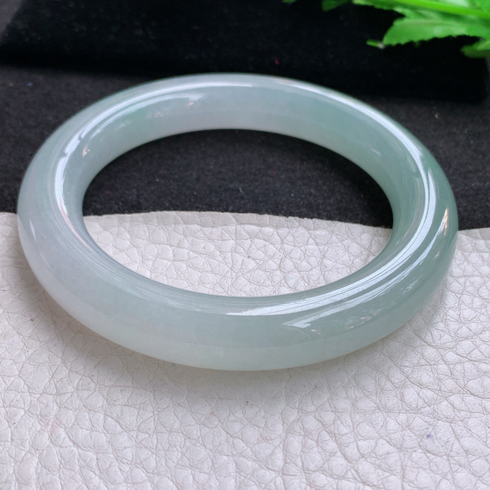 r冰润晴美款57*11.3美人镯 天然缅甸翡翠A货清爽圆条玉手环