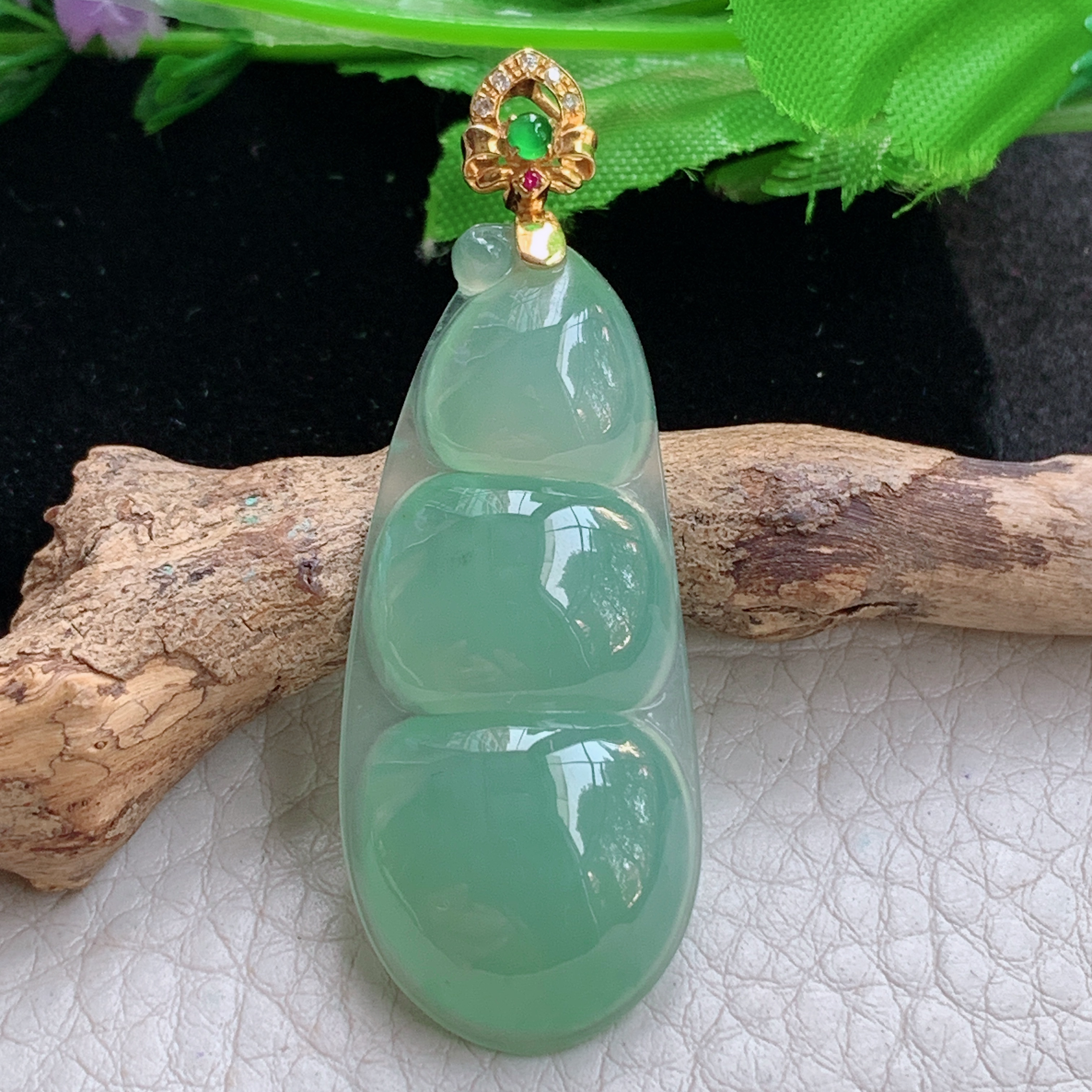 gp 实拍52.2*43.2*18.8*6.2缅甸天然翡翠冰种睛水四季豆玉坠 18k镶金福豆