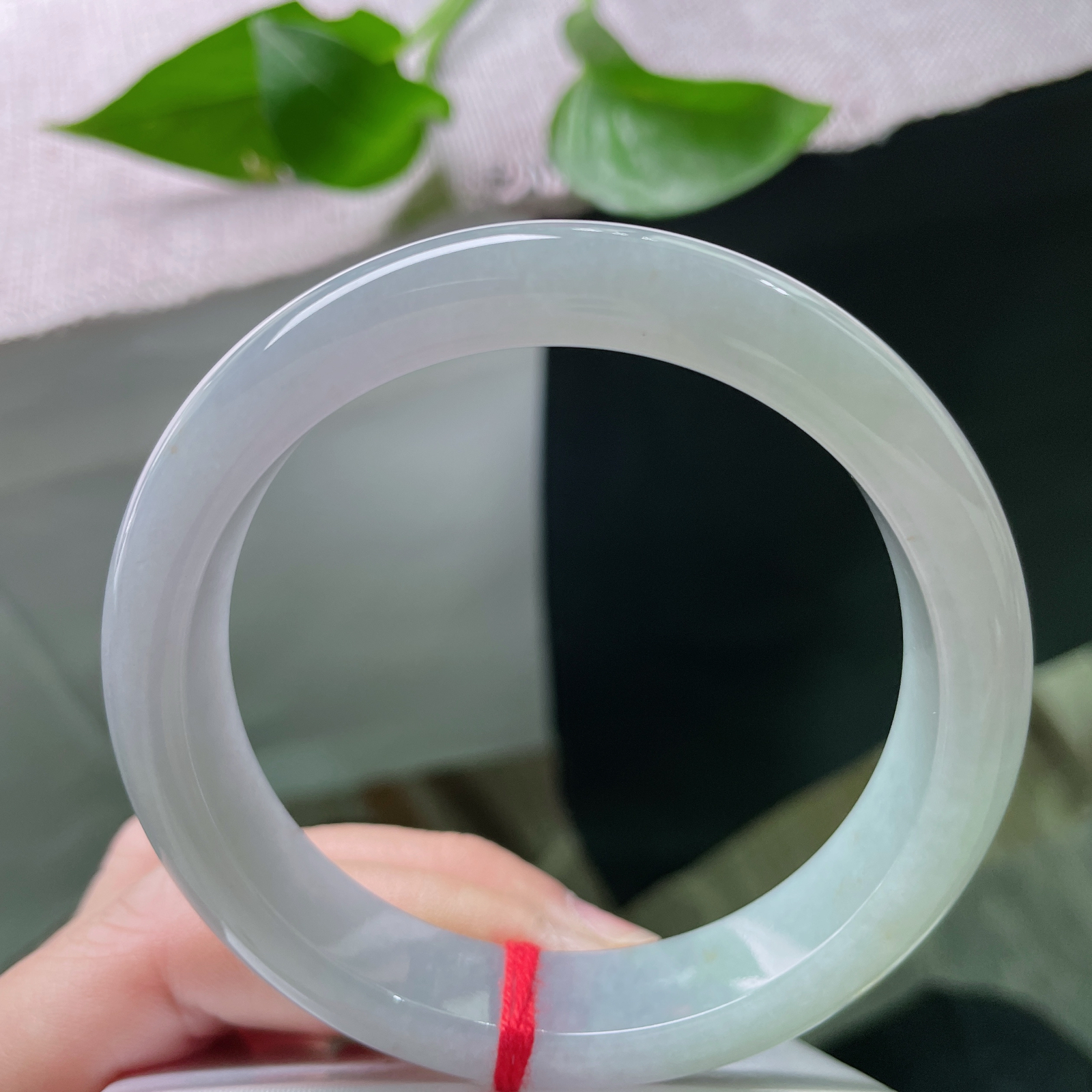 58.8/12.7/8.4，淡绿淡紫正圈，底子细腻干净，清爽自然，亭亭玉立，细纹