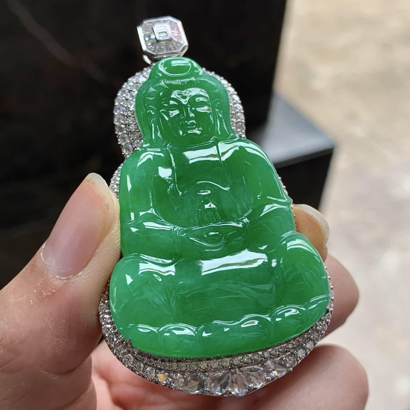 金钻镶嵌辣绿色观音^_^鲜艳 好看