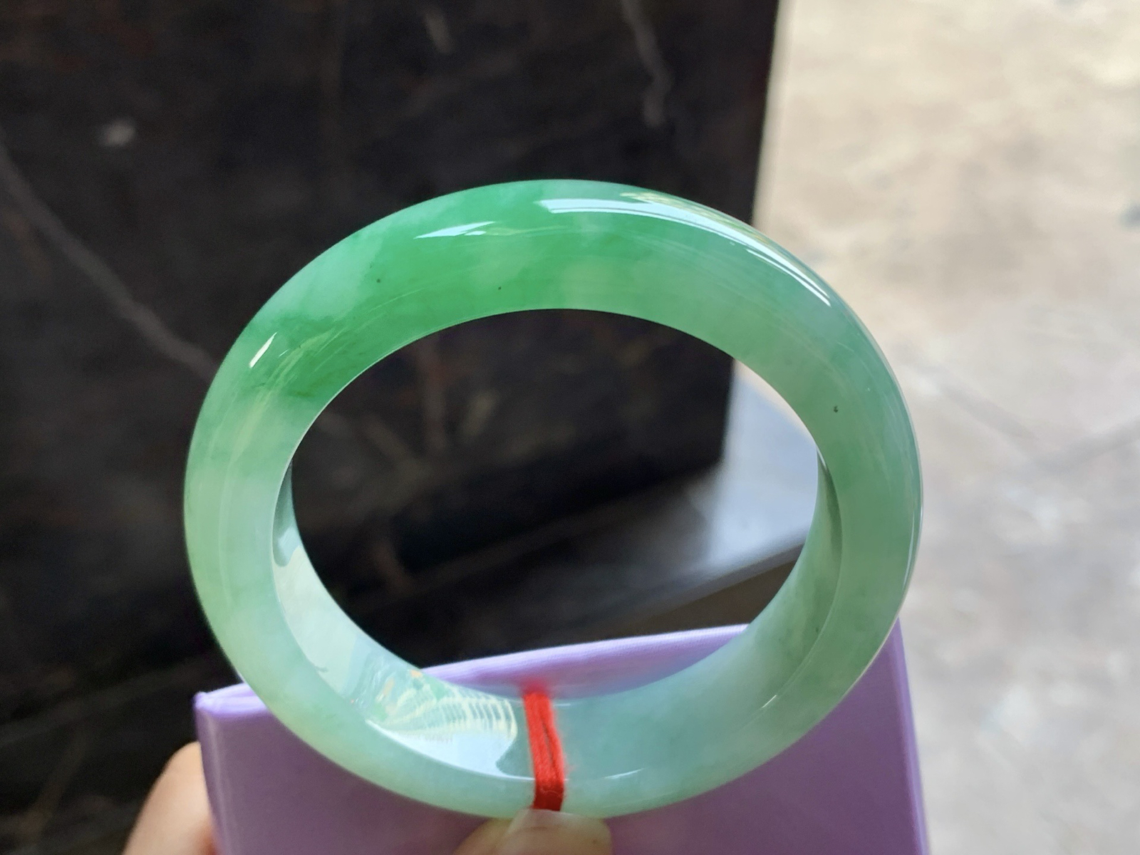 50-13.3-8.8

绿色手镯^_^玉质温润 清新细腻