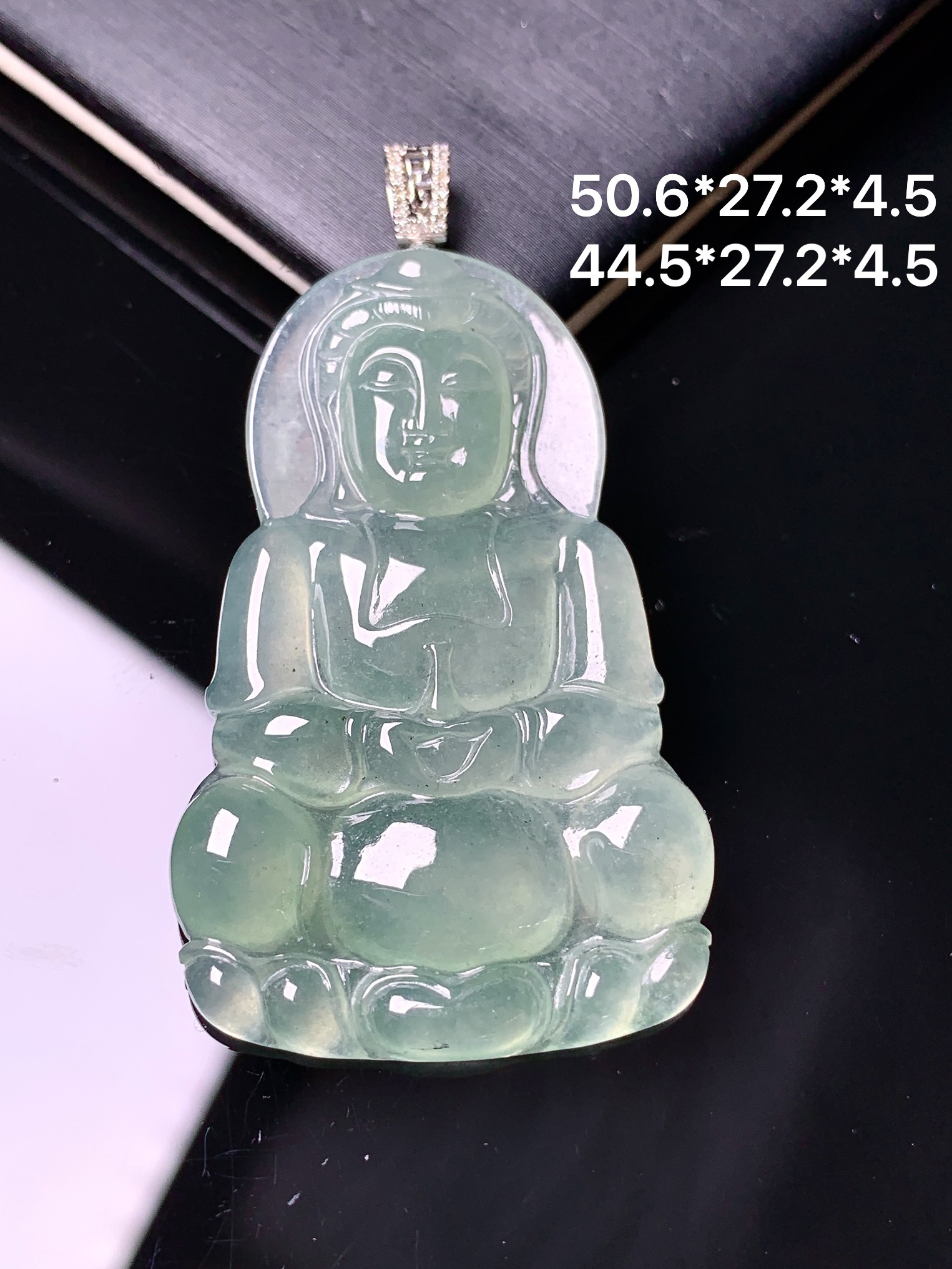 18k金钻镶嵌冰种观音菩萨吊坠 玉质细腻 色泽艳丽清新 水润亮眼 整体尺寸50.6*27.2*4.5