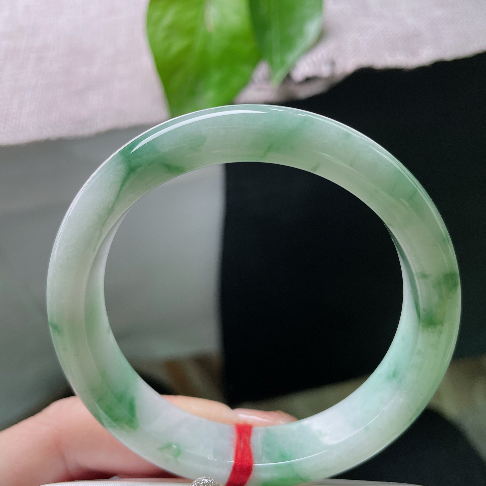 56.3/12.7/7.9。飘花正圈，肉质细腻干净，水头好，种老，花影摇曳，棉线