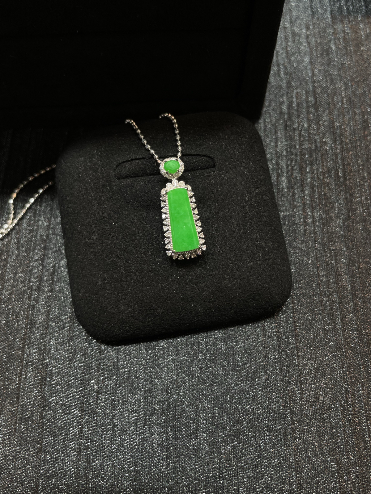 满色 正阳绿 小无事牌吊坠

18k金配钻镶嵌