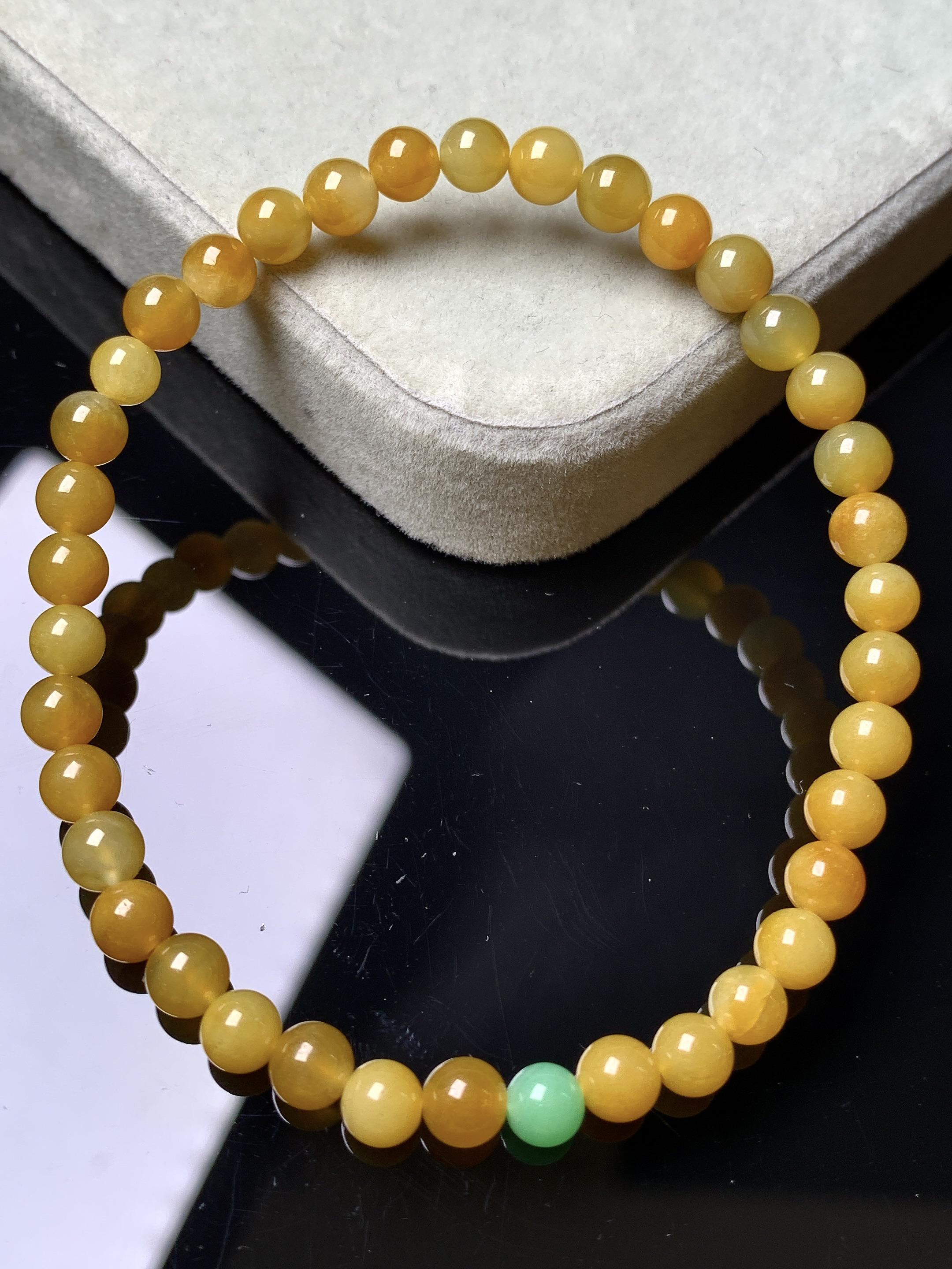 黄翡圆珠手链 玉质细腻 色泽艳丽清新 整体尺寸5