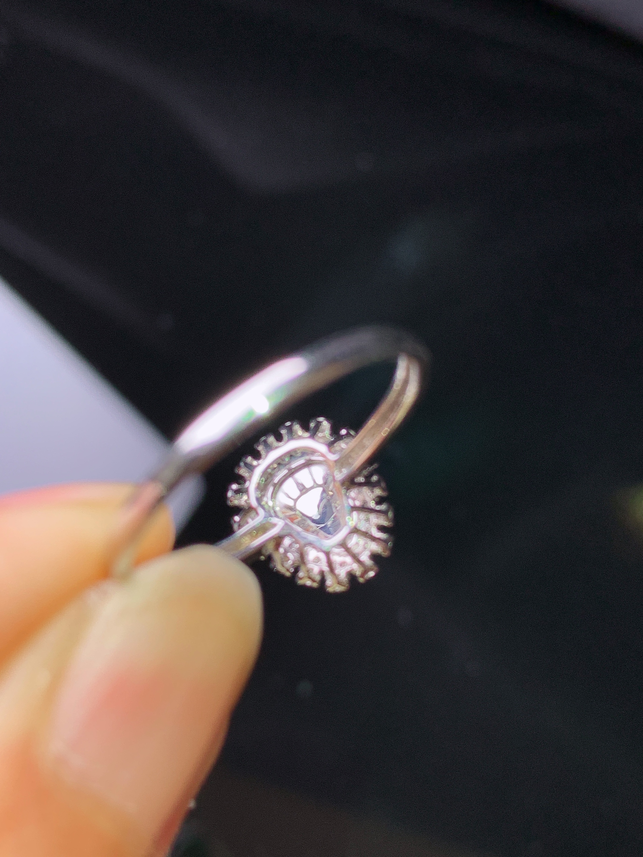 18k金钻镶嵌满绿葫芦戒指 玉质细腻 色泽艳丽清新 水润亮眼 圈口13 整体尺寸10*8.6*7