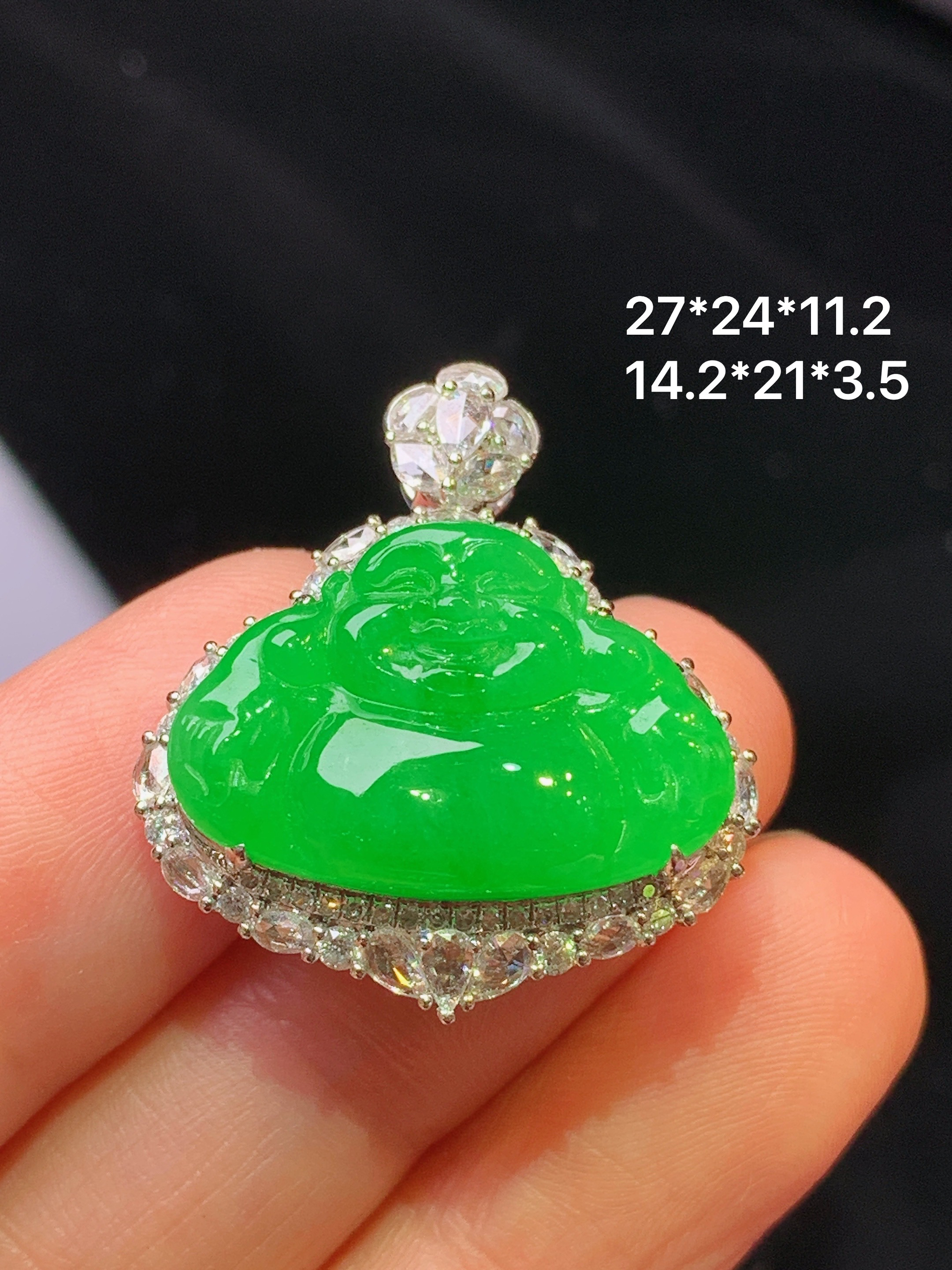 18k金钻镶嵌满绿佛公吊坠 玉质细腻 色泽艳丽清新 水润亮眼 整体尺寸27*24*11.2