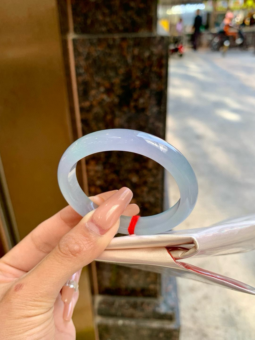 冰春彩贵妃
53.5-45.7-9.8-6
完美，清新淡雅，灵动温润，安宁清淡，明朗欢愉，给人无比的温柔与浪漫之感，优雅显气质！