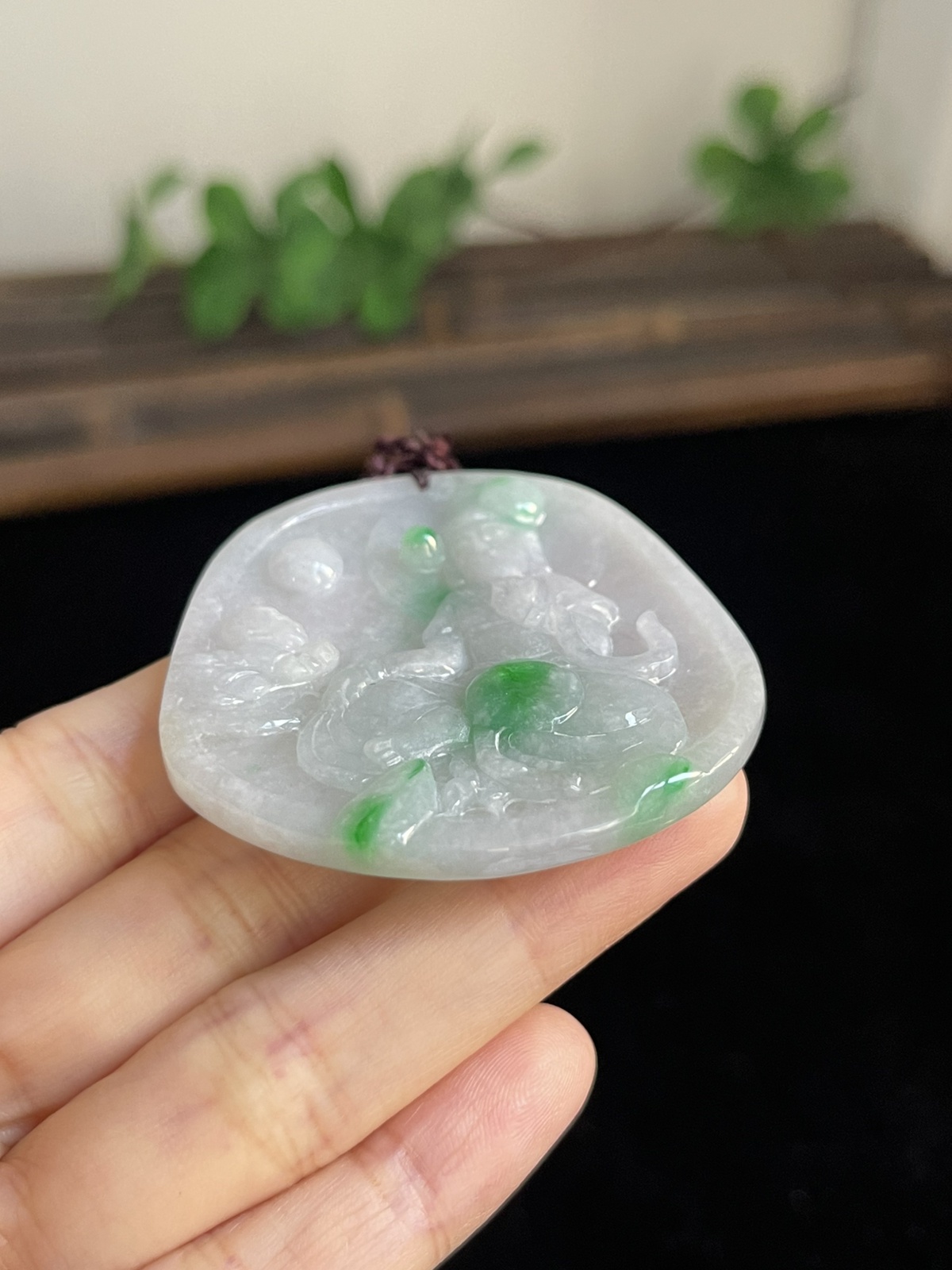 翡翠糯化种飘绿吊坠