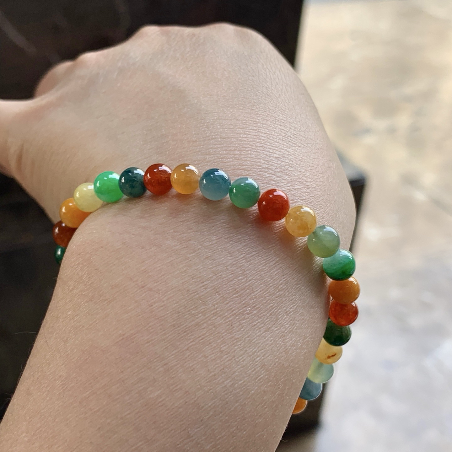 多彩手串^_^颜色鲜艳 玉质温润