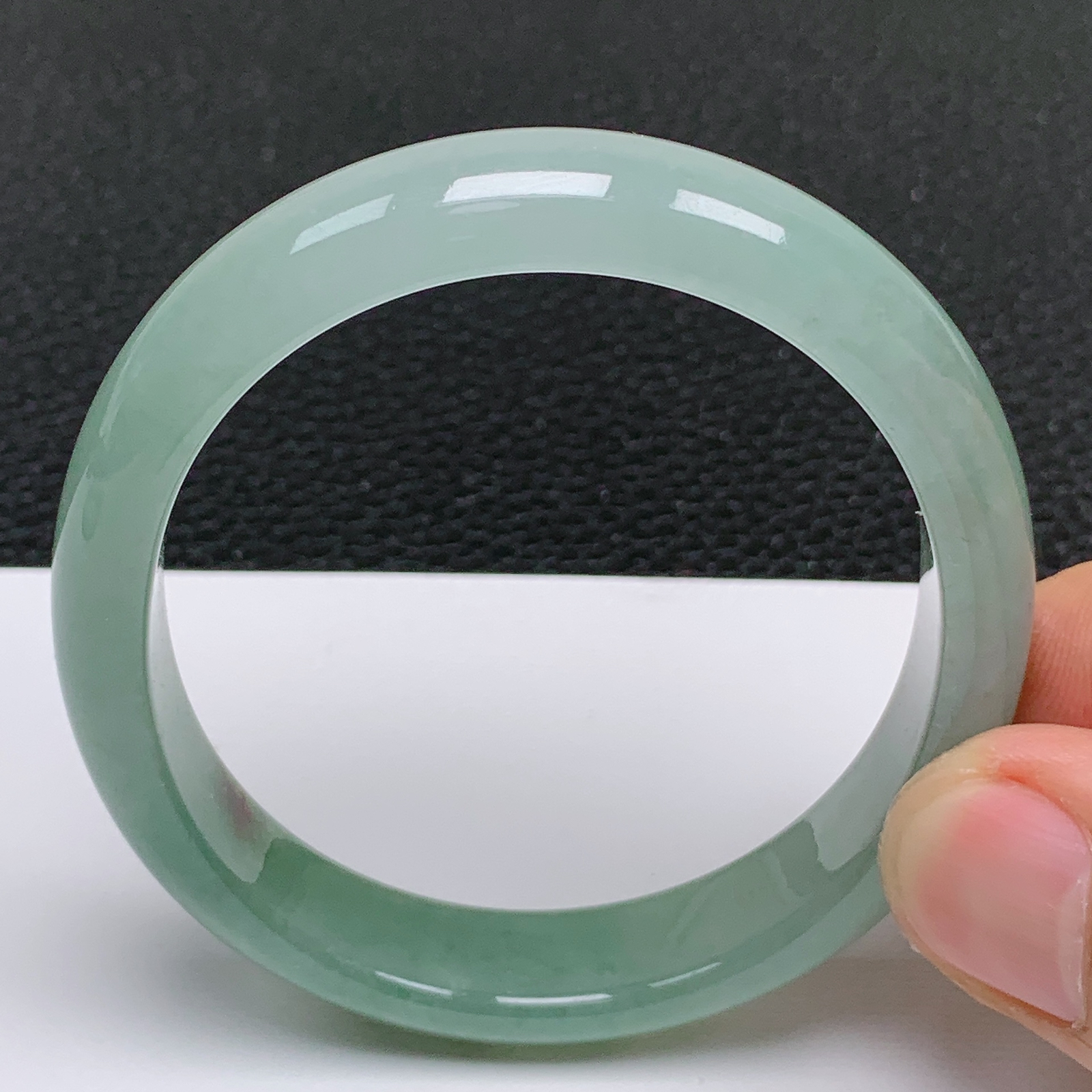 天然翡翠老坑冰润满绿贵妃手镯 尺寸55.2*49.2*11*6.6mm