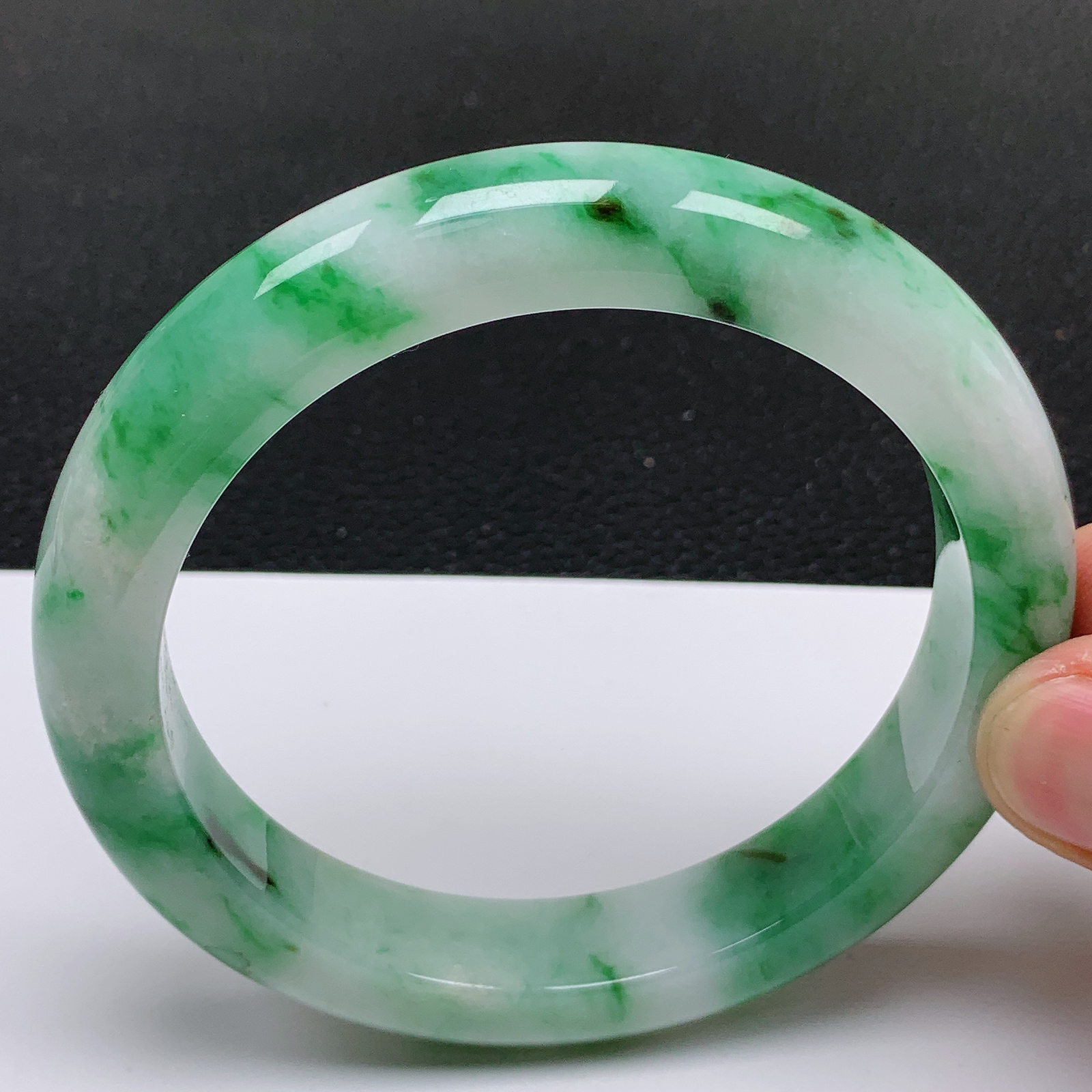 大圈口62～63  天然翡翠老坑冰润飘阳绿正圈厚装手镯 尺寸62.5*13*9.6mm