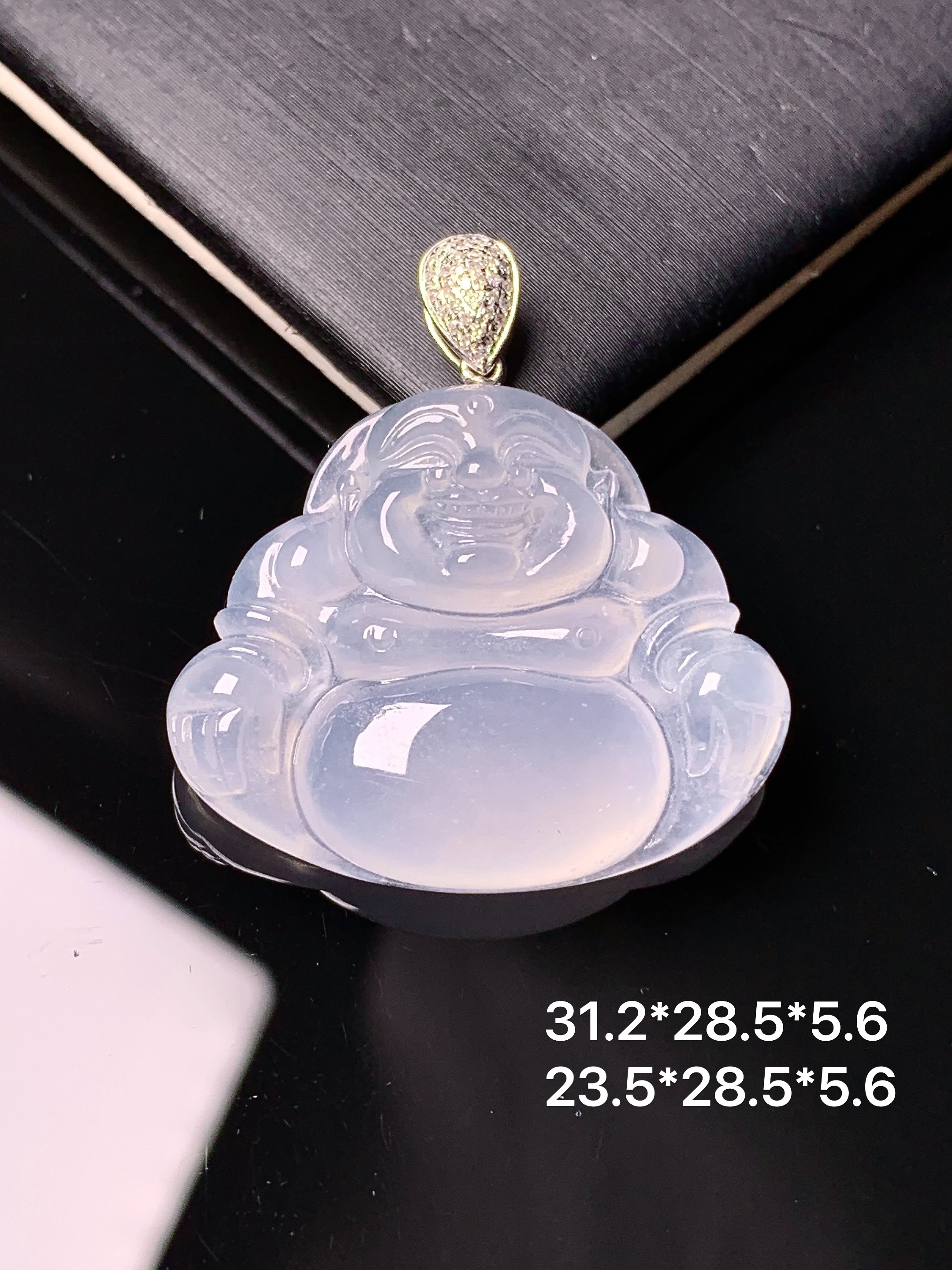 18k金钻镶嵌冰种佛公吊坠 玉质细腻 色泽艳丽清新 水润亮眼 整体尺寸31.2*28.5*5.6