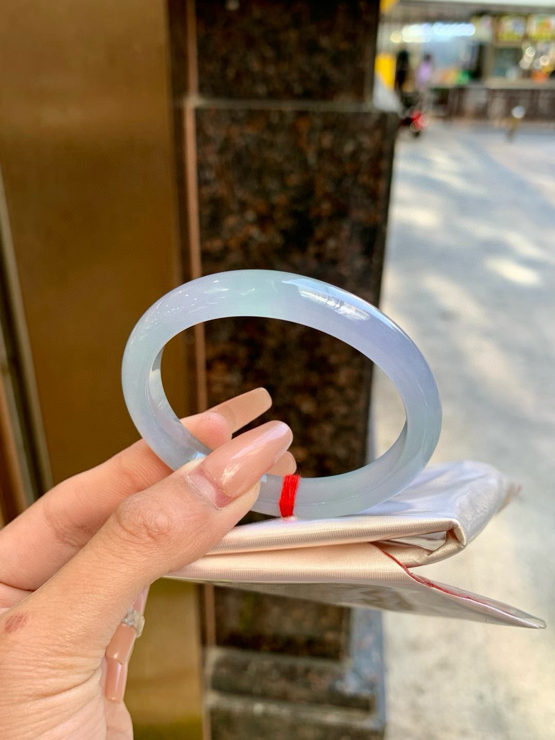 冰春彩贵妃
53.5-45.7-9.8-6
完美，清新淡雅，灵动温润，安宁清淡，明朗欢愉，给人无比的温柔与浪漫之感，优雅显气质！