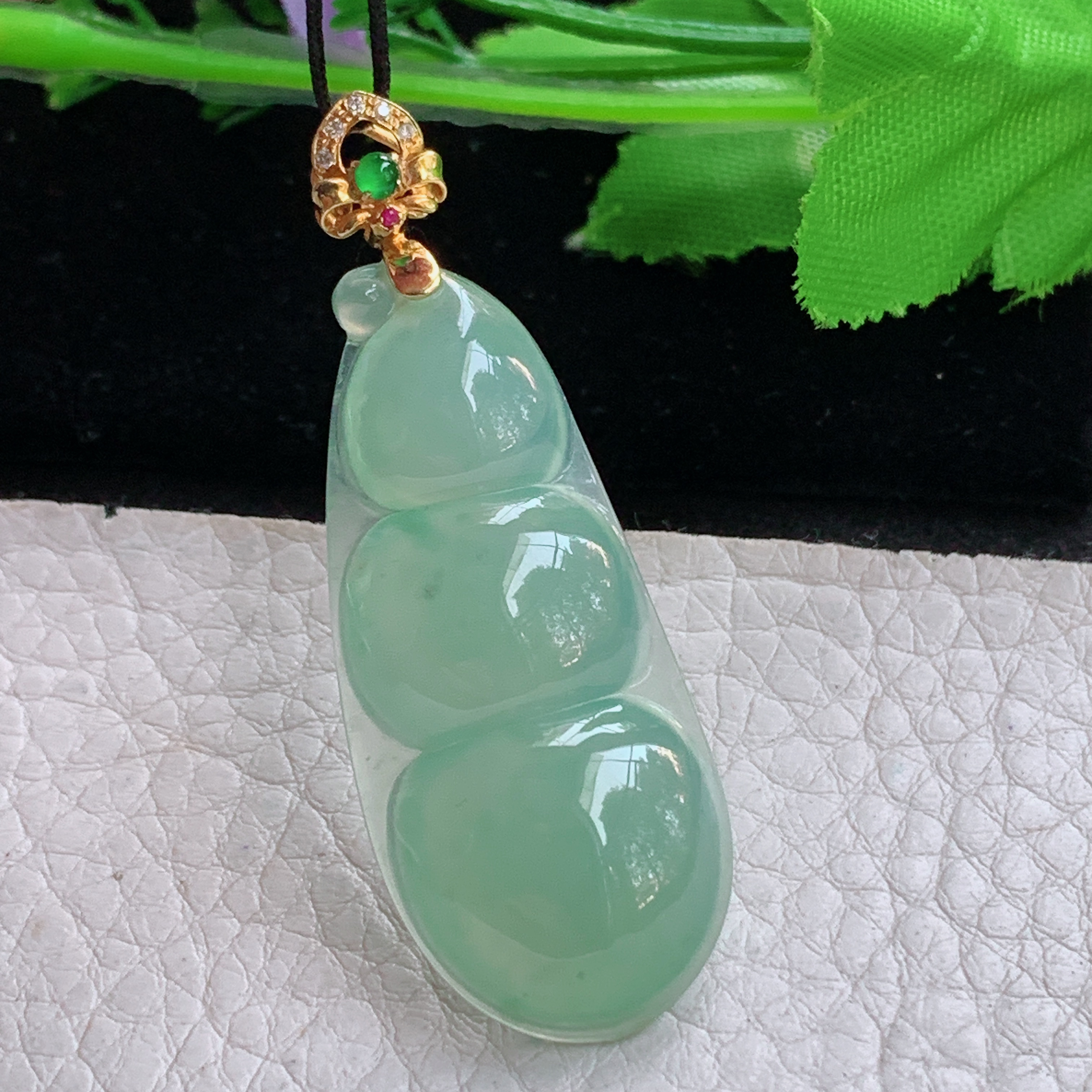 gp 实拍52.2*43.2*18.8*6.2缅甸天然翡翠冰种睛水四季豆玉坠 18k镶金福豆