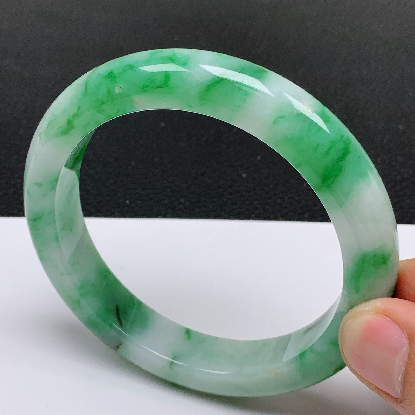 大圈口62～63  天然翡翠老坑冰润飘阳绿正圈厚装手镯 尺寸62.5*13*9.6mm
