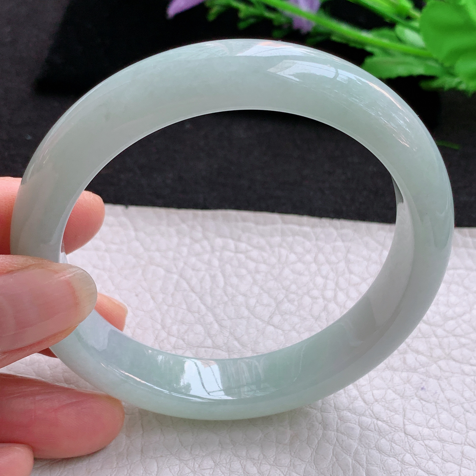 p大圈口61*13.3*8.8平安镯 天然缅甸翡翠A货胶感浅绿水润宽边玉手环