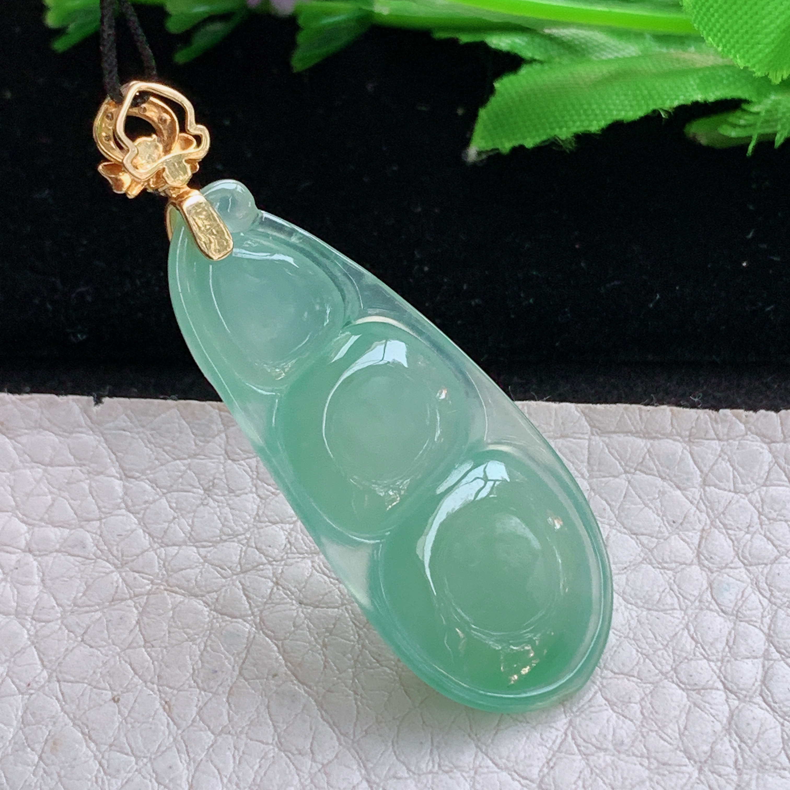 gp 实拍52.2*43.2*18.8*6.2缅甸天然翡翠冰种睛水四季豆玉坠 18k镶金福豆