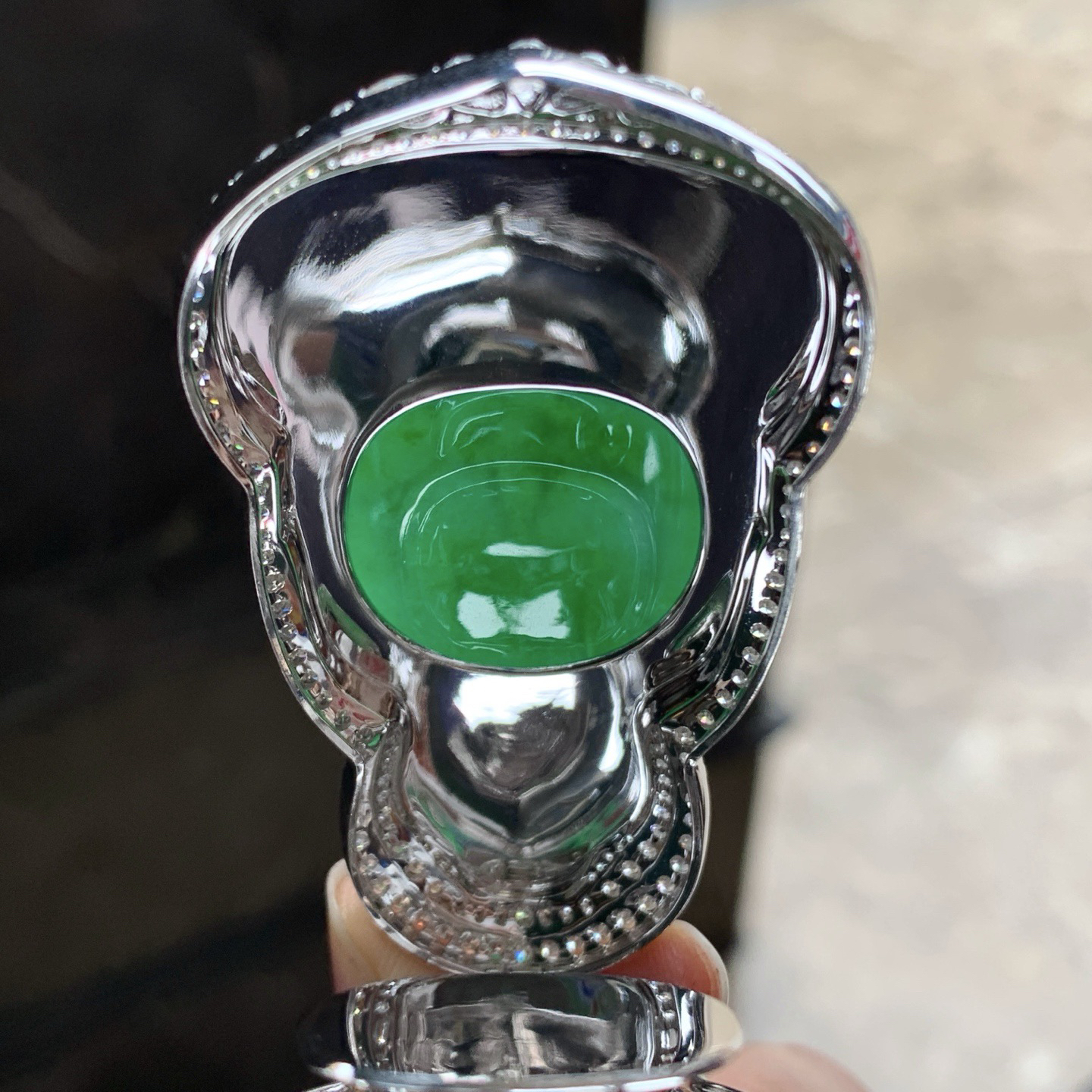 金钻镶嵌辣绿色观音^_^鲜艳 好看