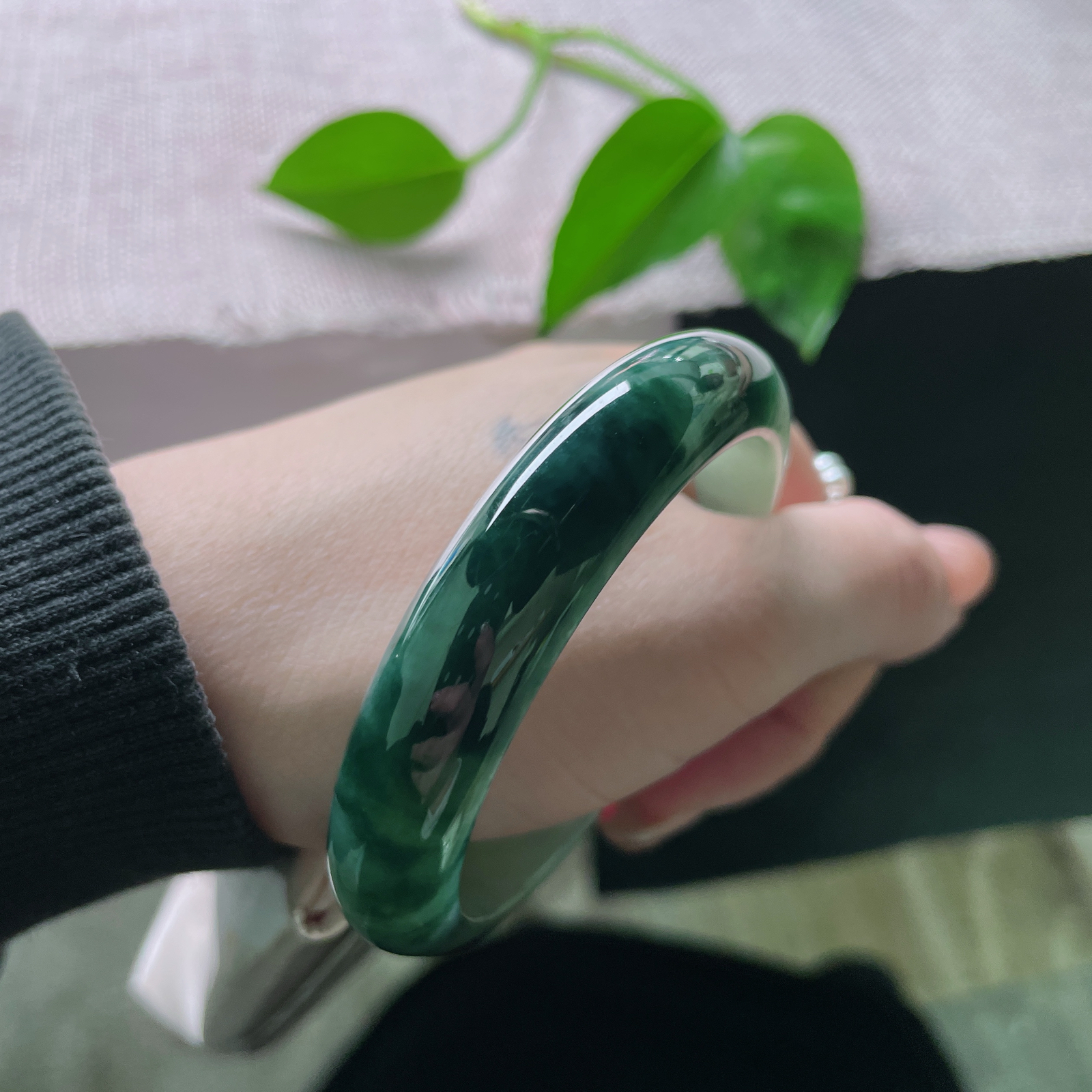 53.7/12.1/7.5，油青正圈，半山水意境感，水润细腻，一点细纹