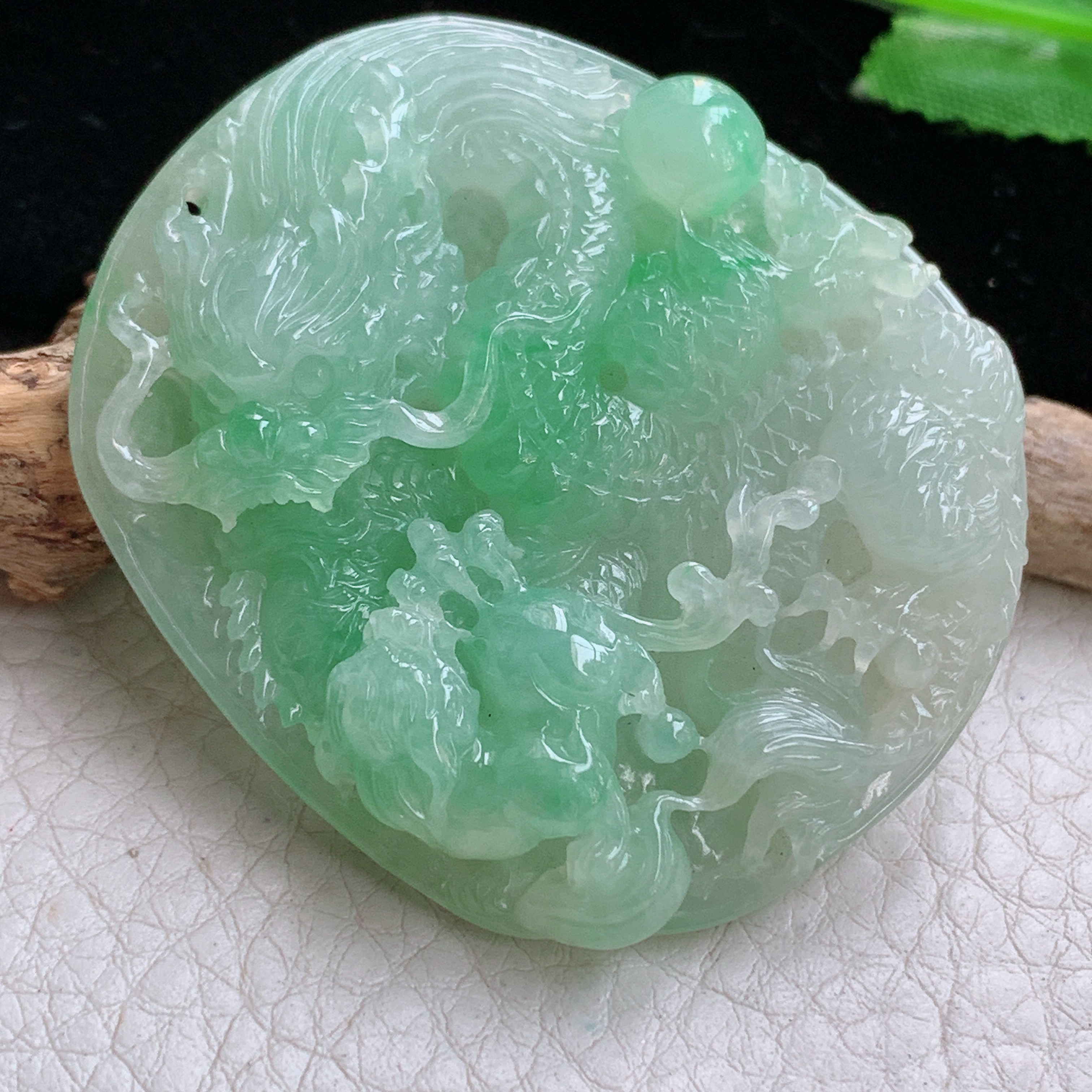 Sx实拍52.5*46*10.8缅甸天然翡翠冰绿望子成龙吊坠男款龙牌项坠