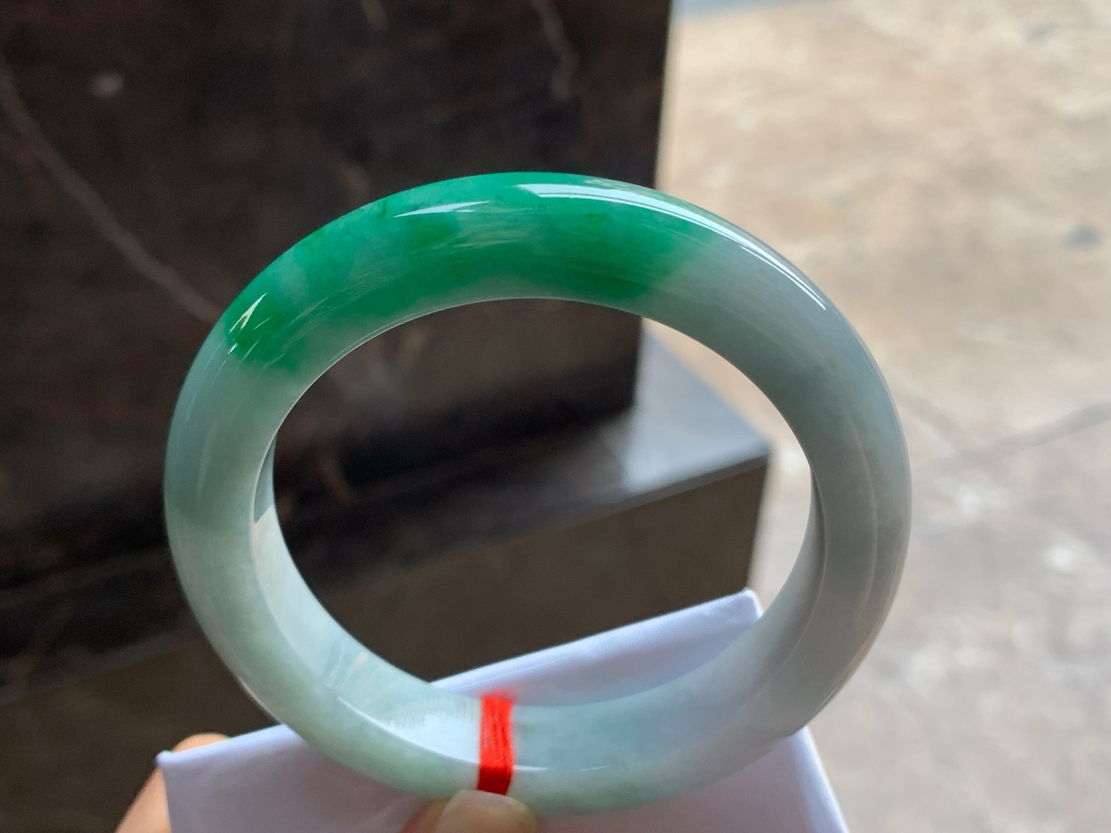 58-12.4-10

绿色手镯^_^鲜艳 玉质温润