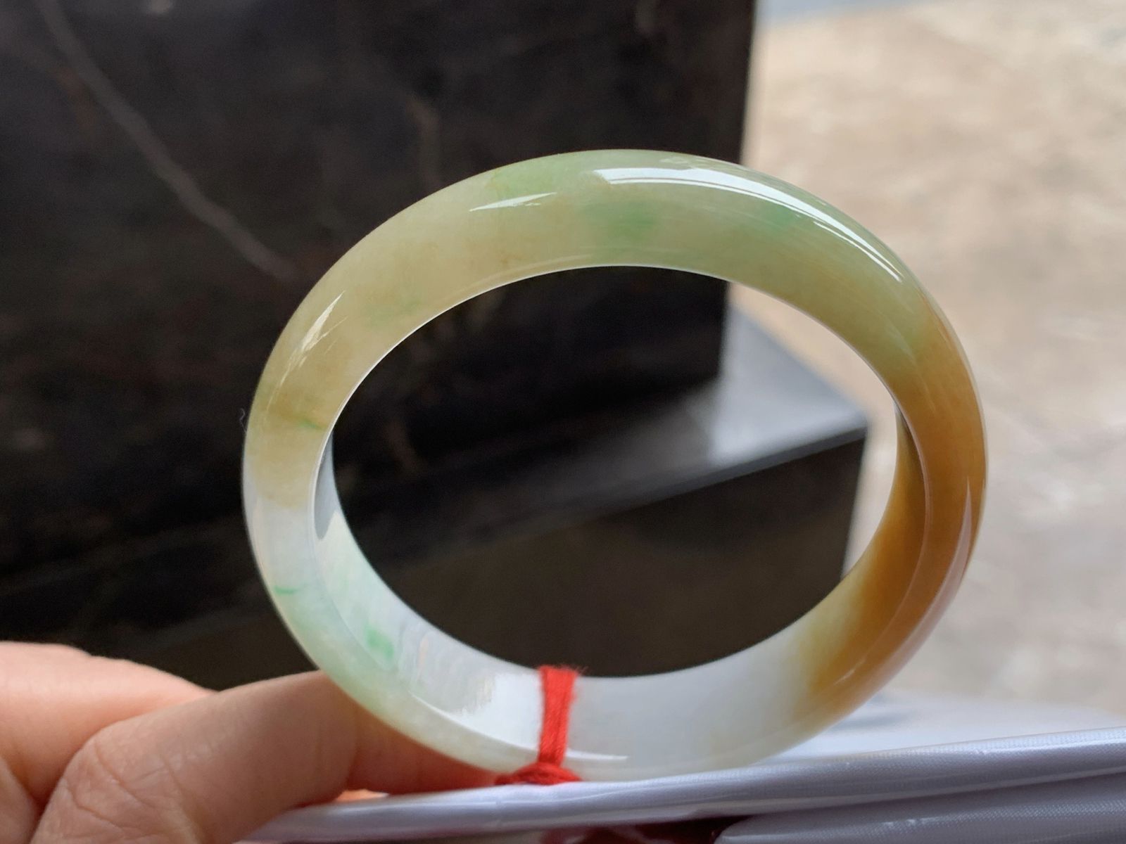 57-13.6-7

红翡手镯^_^颜色鲜艳 玉质温润 细腻