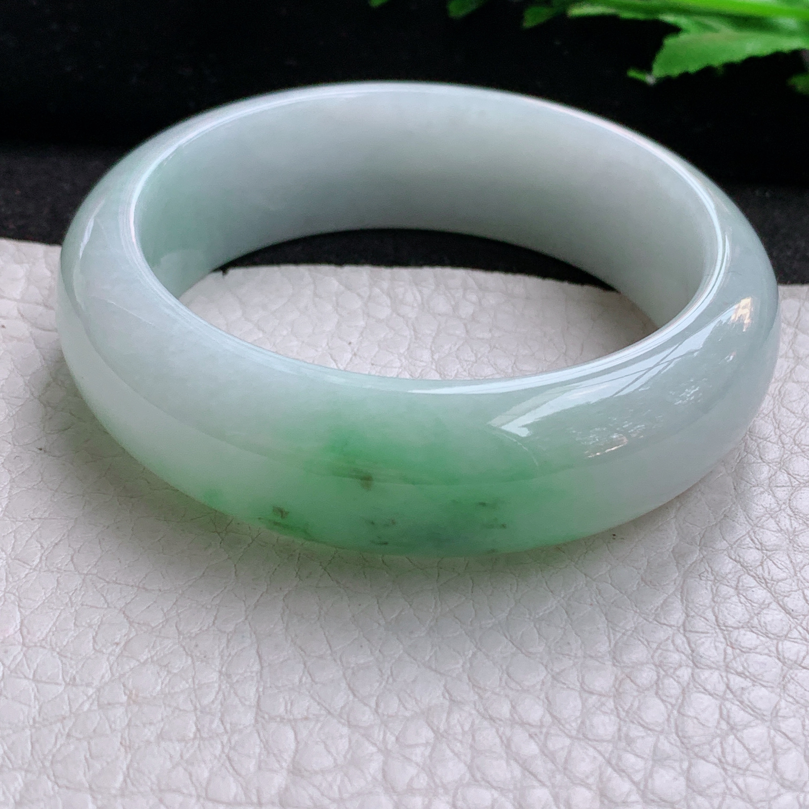 ee飘绿花款54.5*17*9轮胎镯 天然缅甸翡翠A货胶感飘逸宽边玉手环