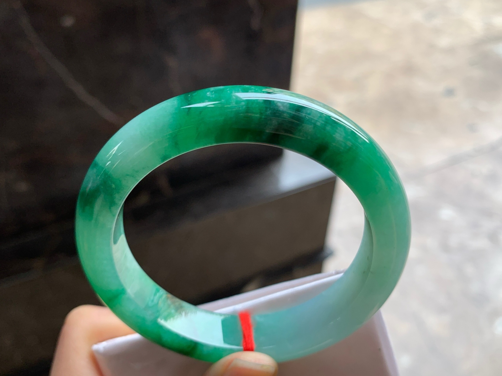 55-12.3-8.8

绿色手镯^_^颜色鲜艳 浓郁