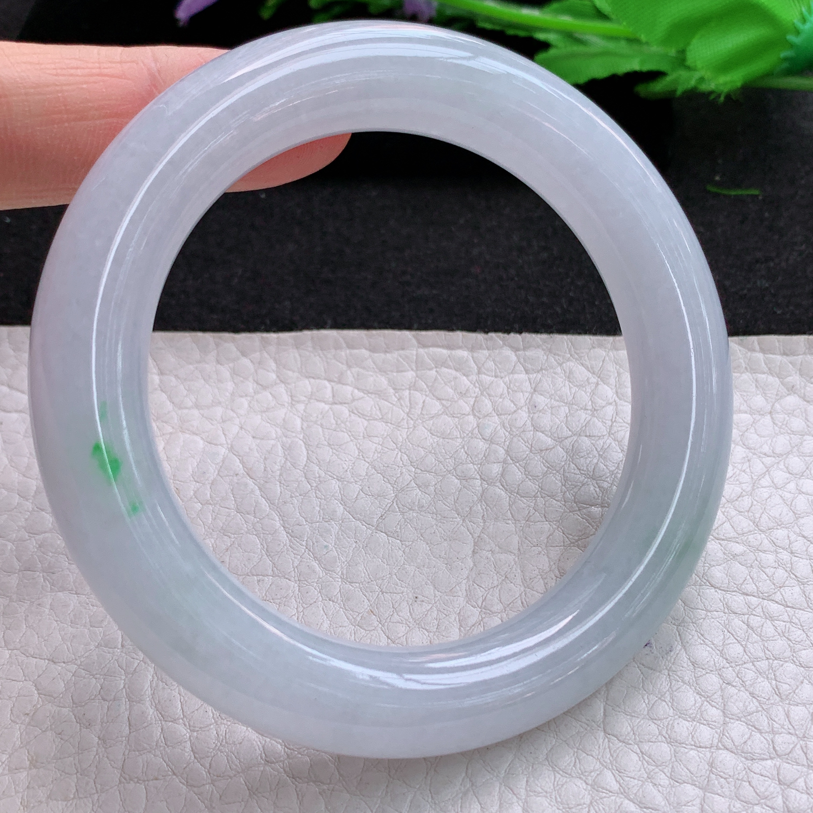 xo实拍56*11.2美人镯 天然缅甸翡翠A货胶润飘阳绿圆条玉手环