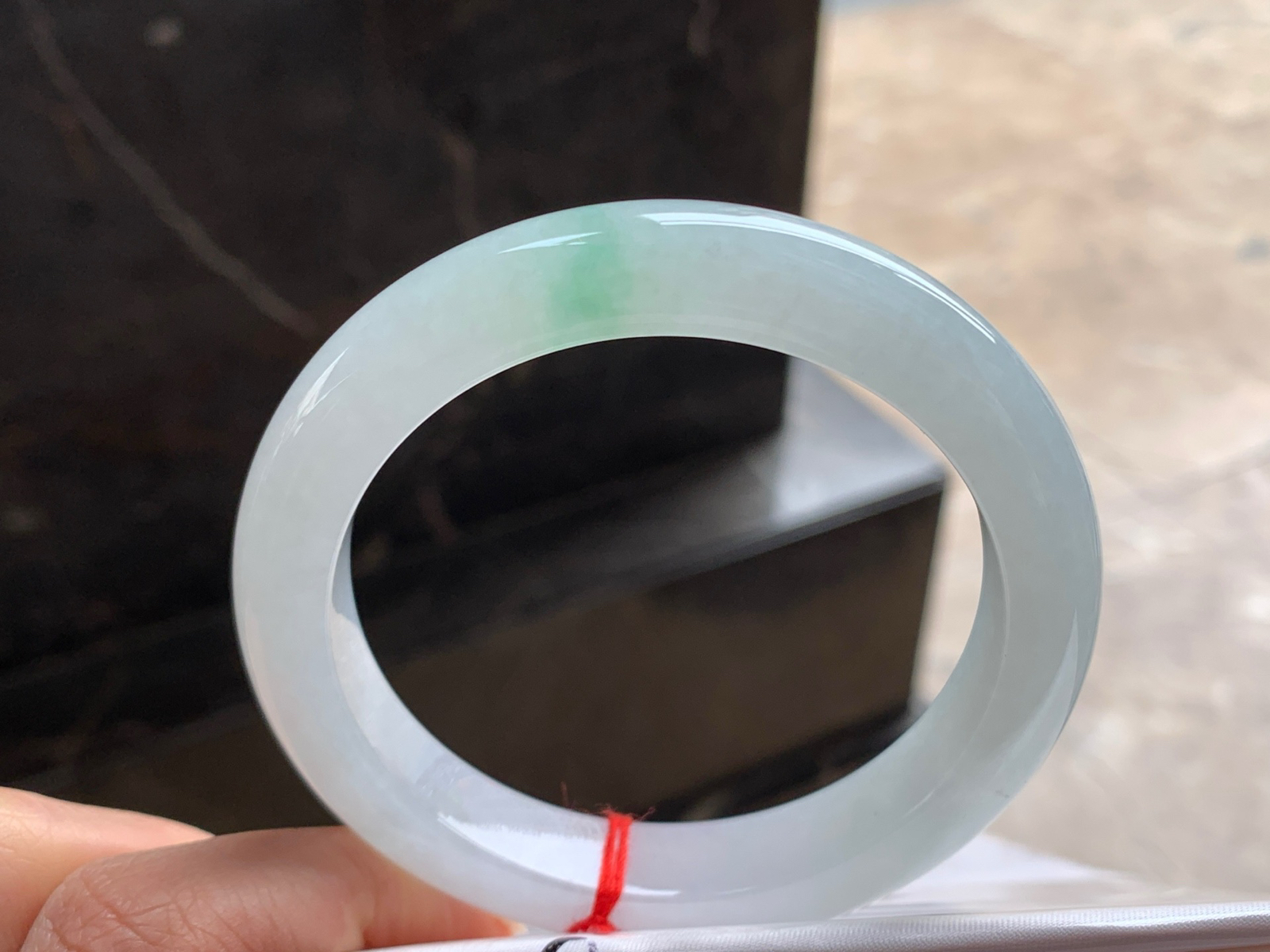 60-11.9-9.9

飘绿手镯^_^底妆干净 清新 大圈