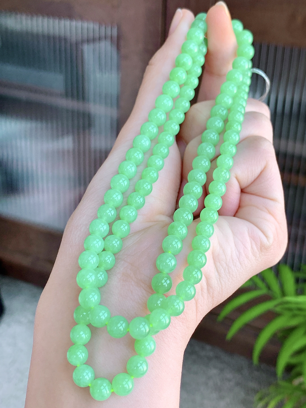 【珠子】冰甜绿珠链圆珠子珠链
【说明】缅料 性价比高  
【尺寸】5-6.2mm，30cm
【重量】36.4克