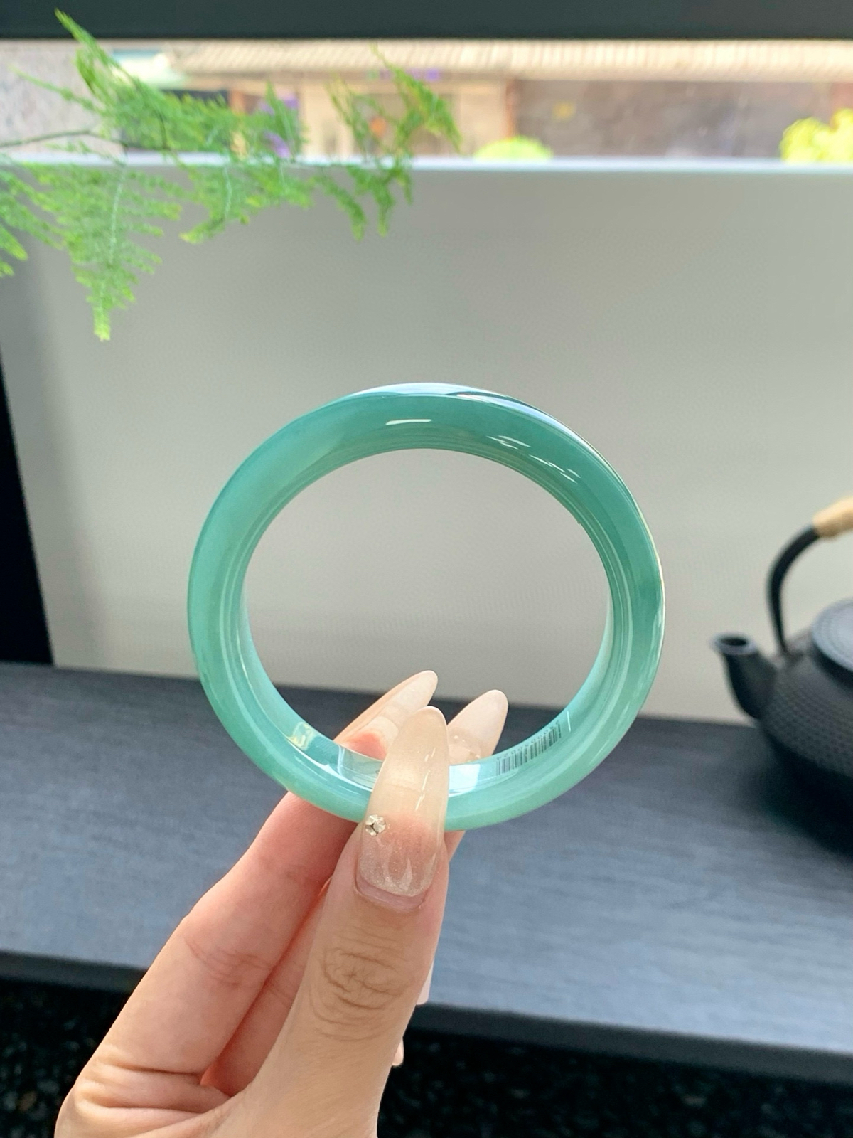 【淡湖水绿手镯】
江南烟雨钟不及，一波碧水起涟漪映入眼里的碧绿，静谧灵动独特的神秘意境
【尺寸】