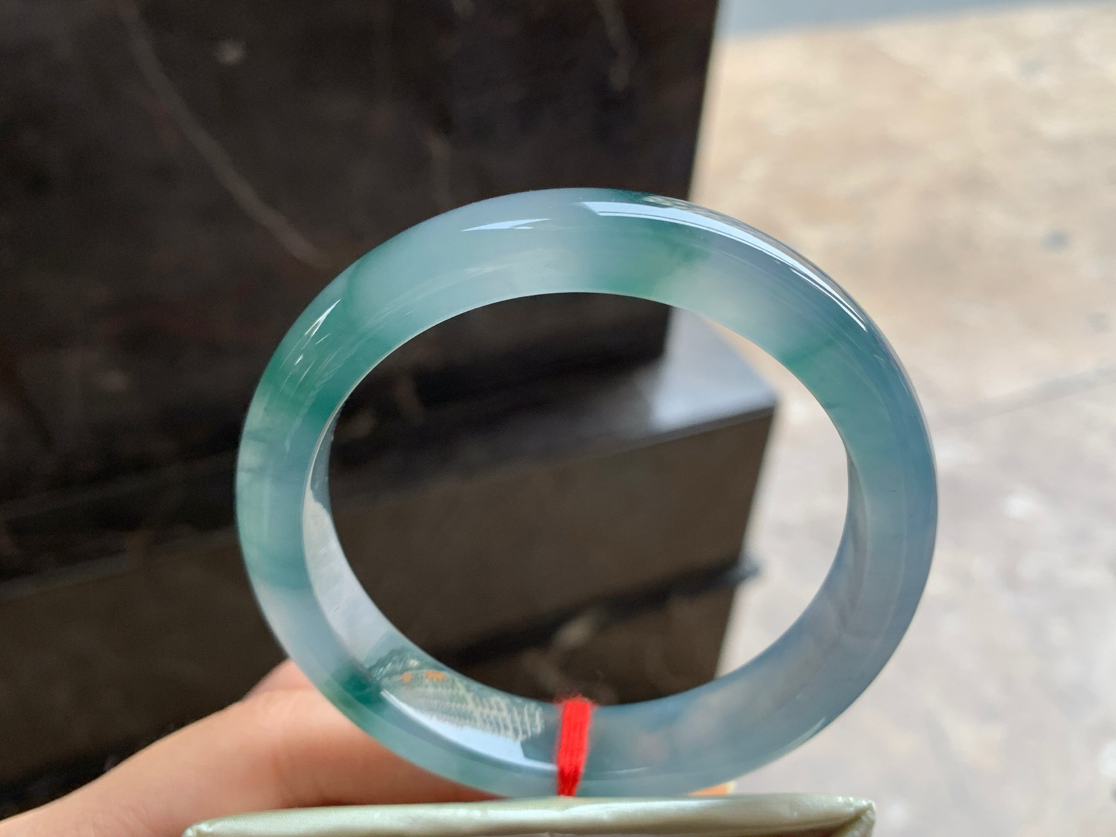 57-12.4-8.3

冰种蓝花手镯^_^飘花灵韵