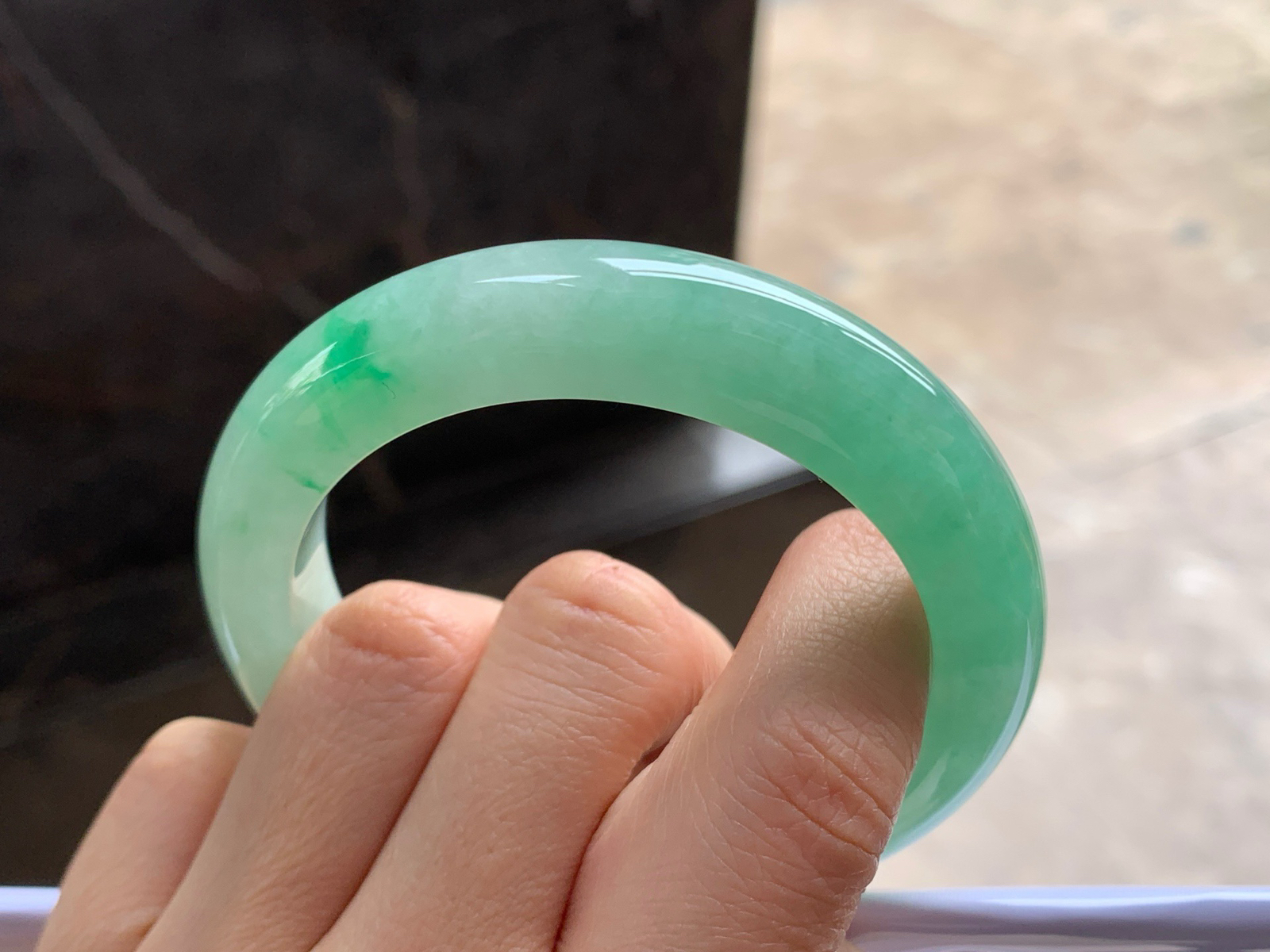 53.5-12.2-9.3

阳绿色手镯^_^色阳 细腻