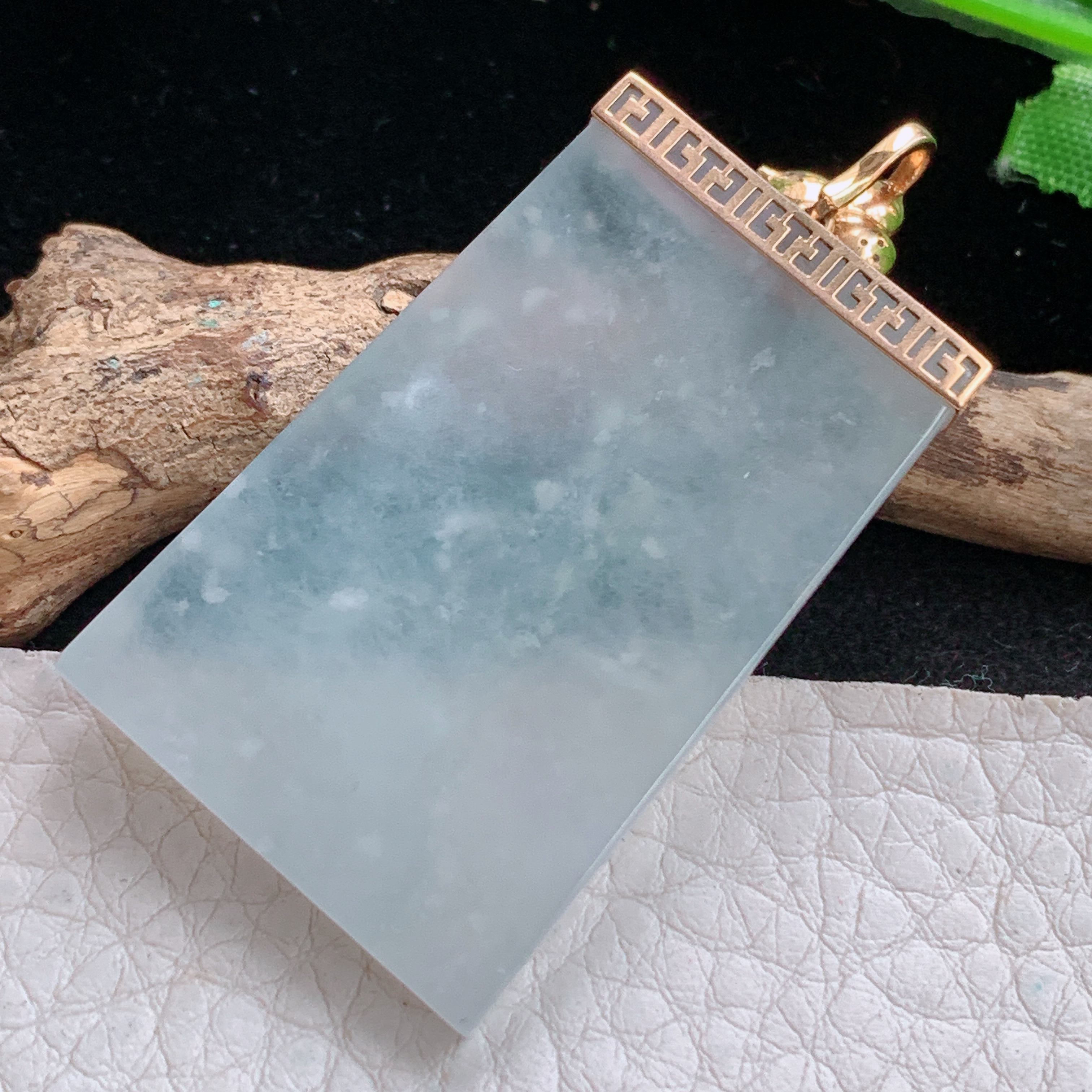 gp 实拍41.3*26.6*4.2缅甸天然翡翠冰透平安无事牌吊坠镶金玉坠