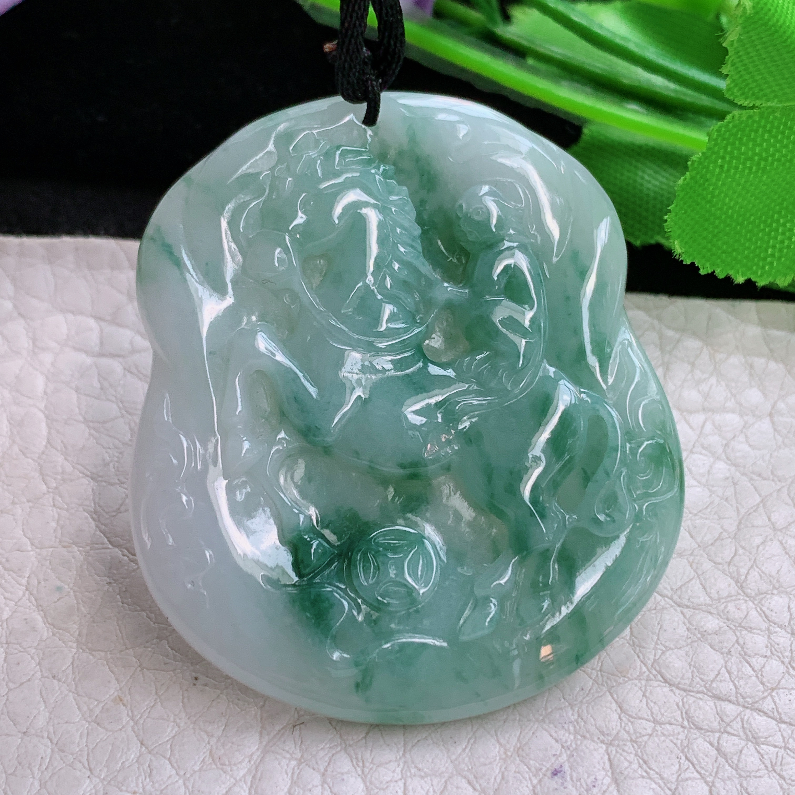 f8实拍48*41*5.7缅甸天然翡翠飘花生肖马吊坠马上封猴玉坠